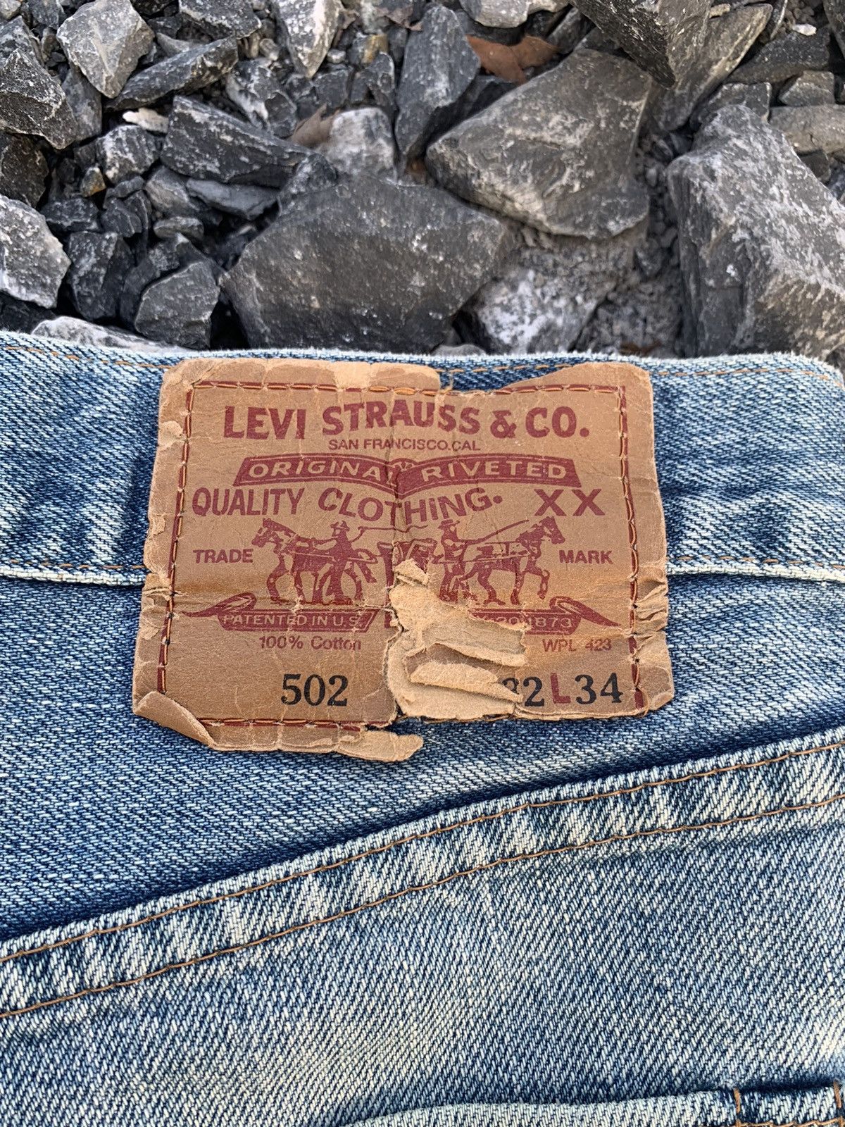 Levi's VINTAGE LEVI’S 502 BIG E SELVEDGE FADED DISTRESSED DENIM Size US 31 - 11 Thumbnail