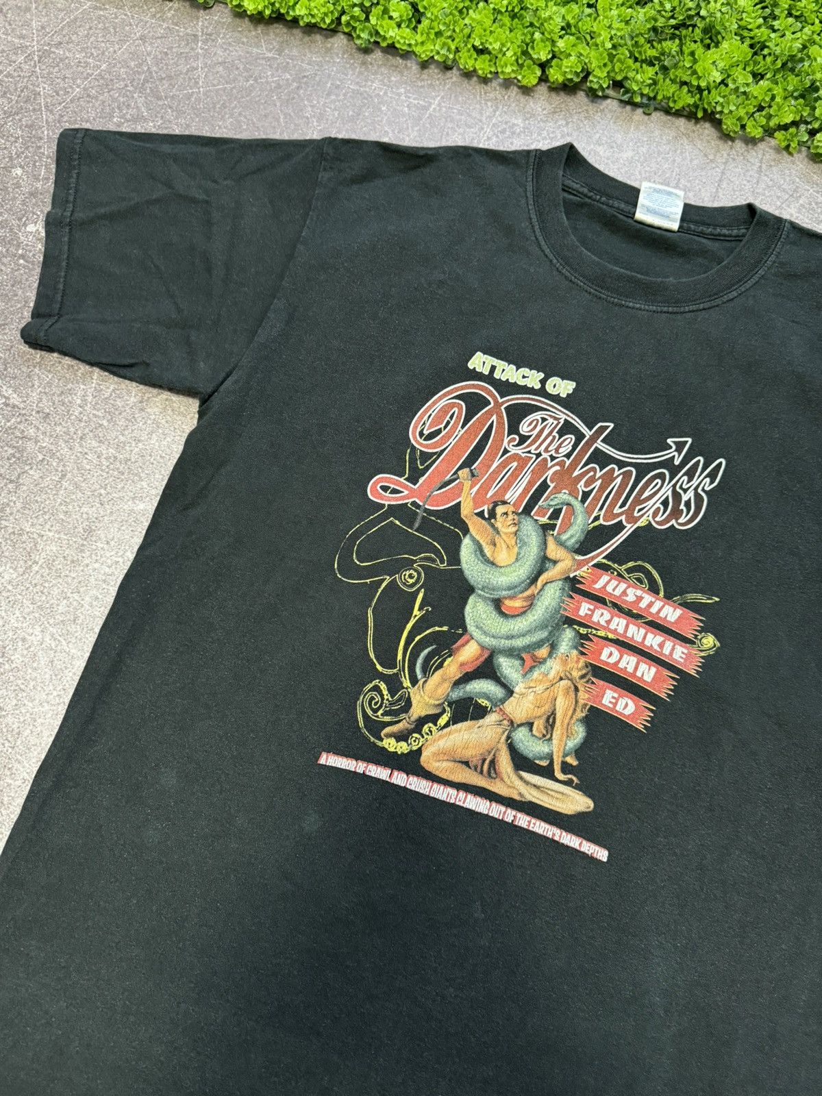 Band Tees × Vintage Vintage The Darkness A horror of crawl T shirt Y2K Size US L / EU 52-54 / 3 - 9 Thumbnail
