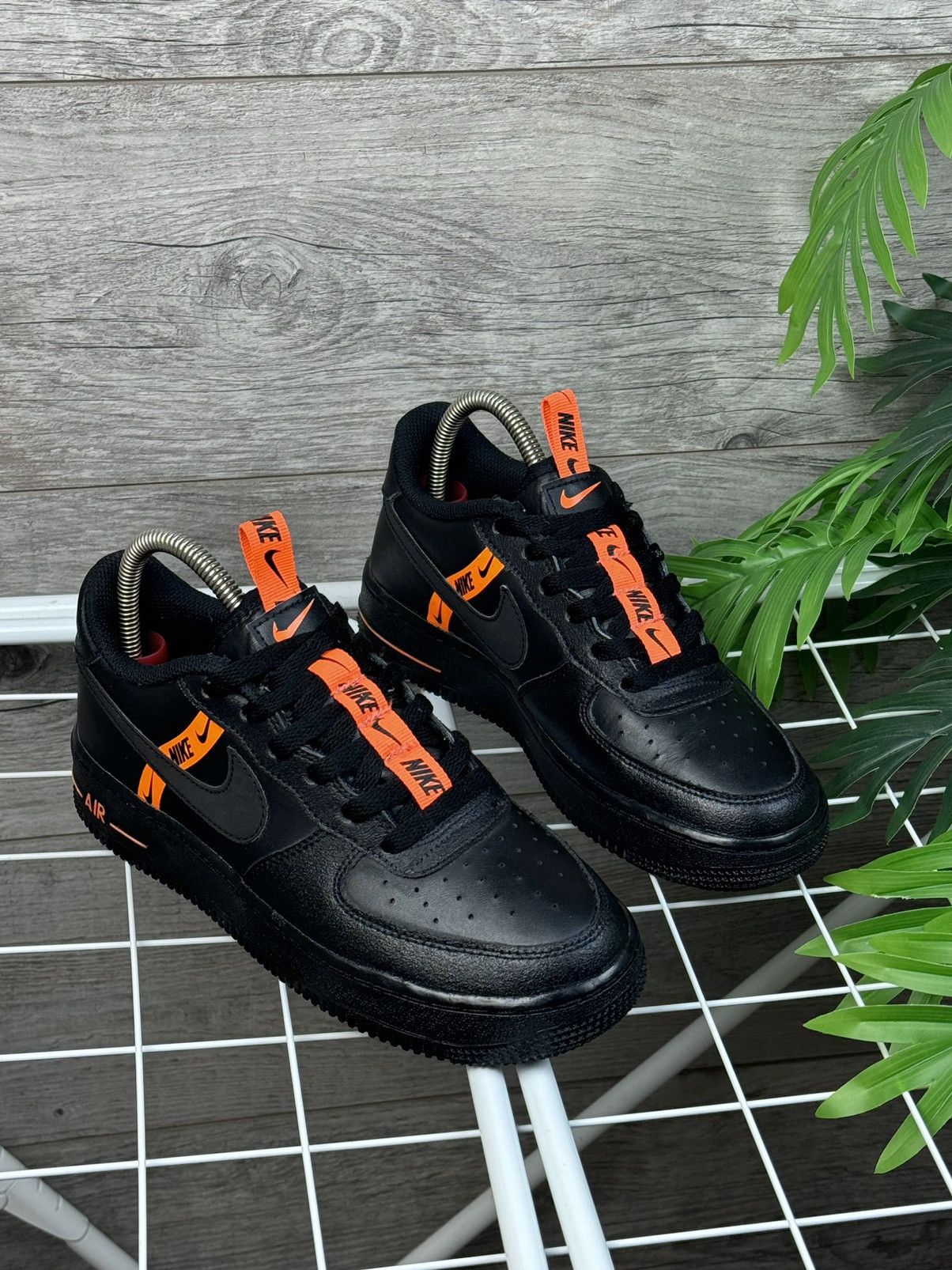 Nike NIKE AIR FORCE 1 LOW LV8 WORLDWIDE BLACK ORANGE СТ4683-001 Size US 8 / IT 38 - 7 Thumbnail
