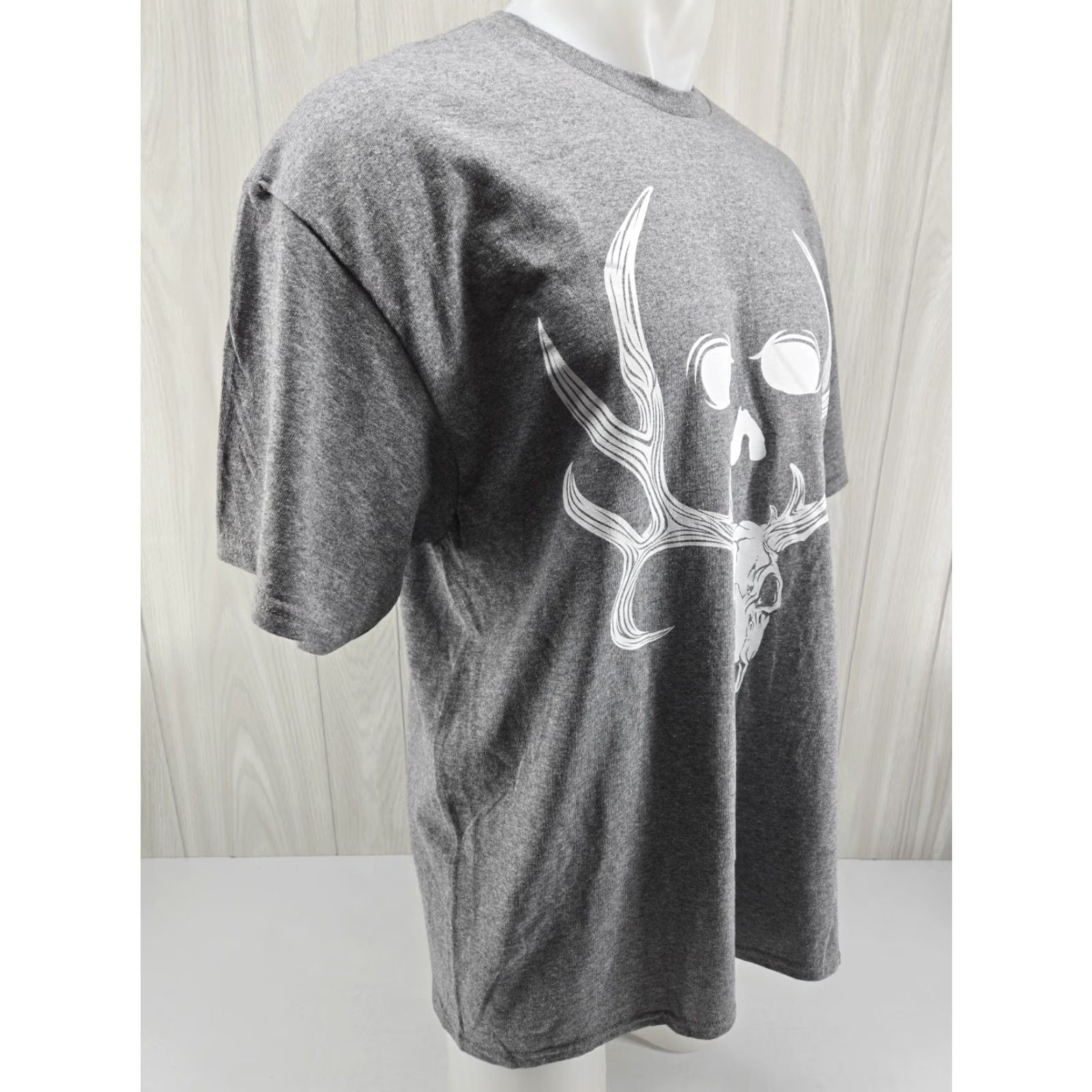 Logo 7 Bone Collector T-shirt XL Gray White Logo Men Shirt Short Sleeve Crew Neck Graphic Print Skull Logo Size US XL / EU 56 / 4 - 7 Thumbnail