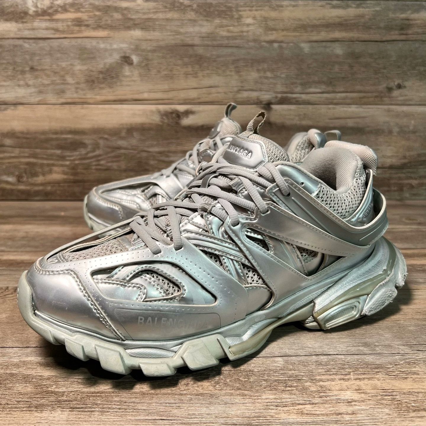 Balenciaga Balenciaga Silver Lowtop Sneakers 42 Men Size US 9 / EU 42 - 1 Thumbnail