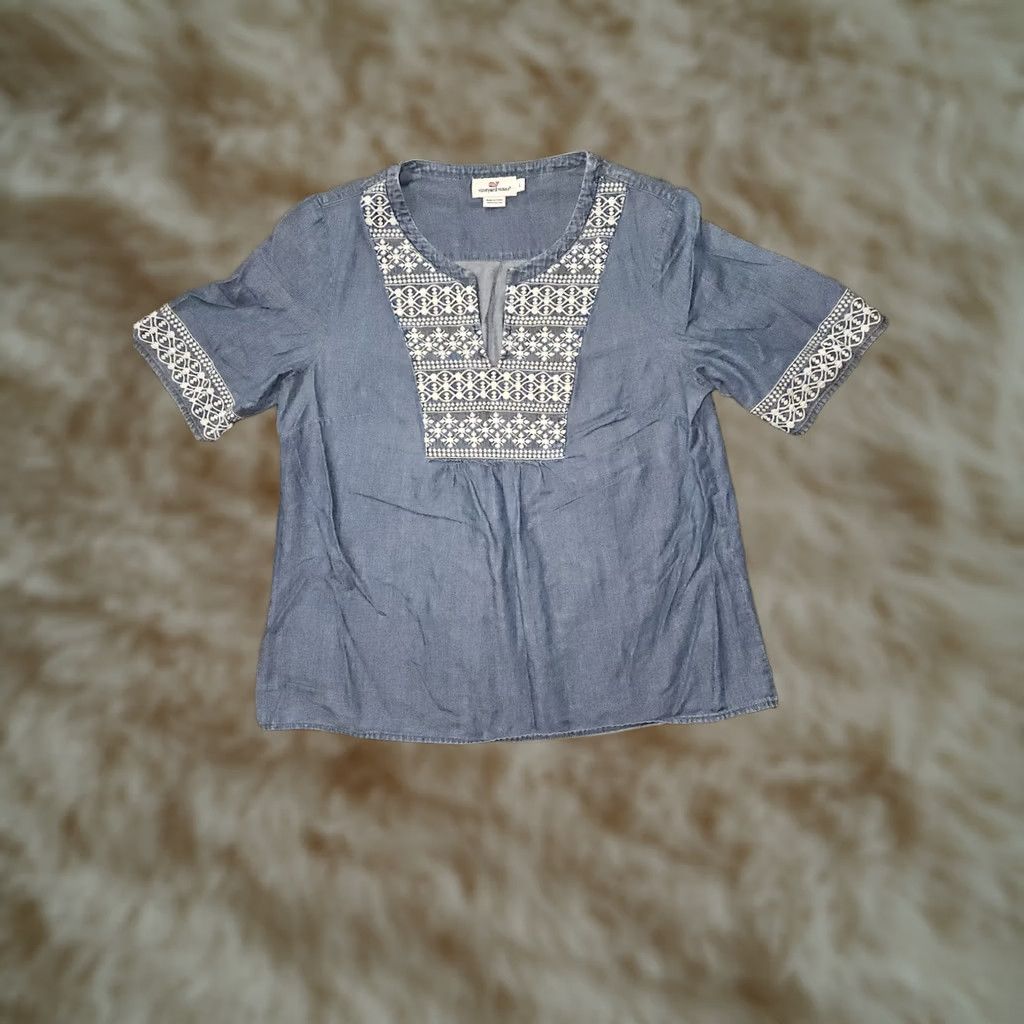 Vineyard Vines Vineyard Vines Chambray Top Women's Large Blue Embroidered V-Neck Blouse Size L / US 10 / IT 46 - 1 Thumbnail