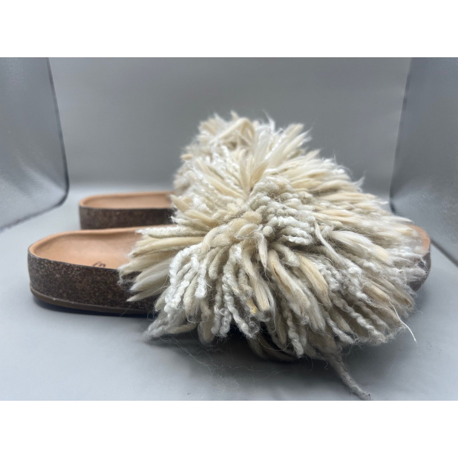 Ugg UGG Cindy Soft Ochre Sandals Flip Flops Womens Size 7.5 USED Size US 7.5 / IT 37.5 - 2 Thumbnail