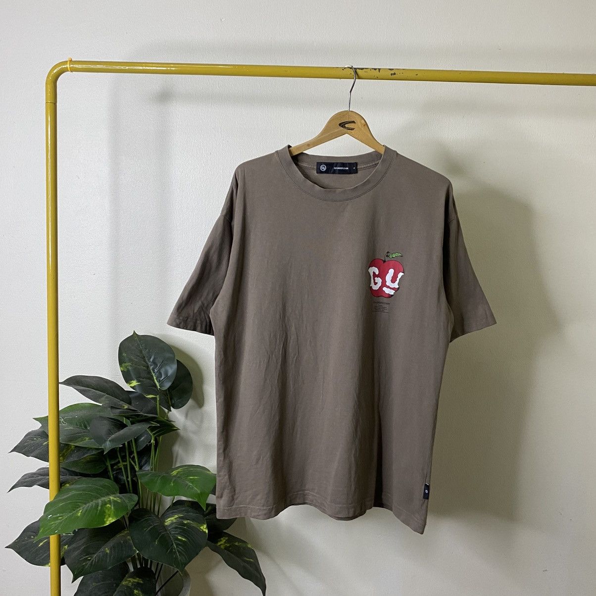 Undercover GU x Undercover Jun Takahashi Apple Collaboration T Shirt Size US XL / EU 56 / 4 - 1 Thumbnail