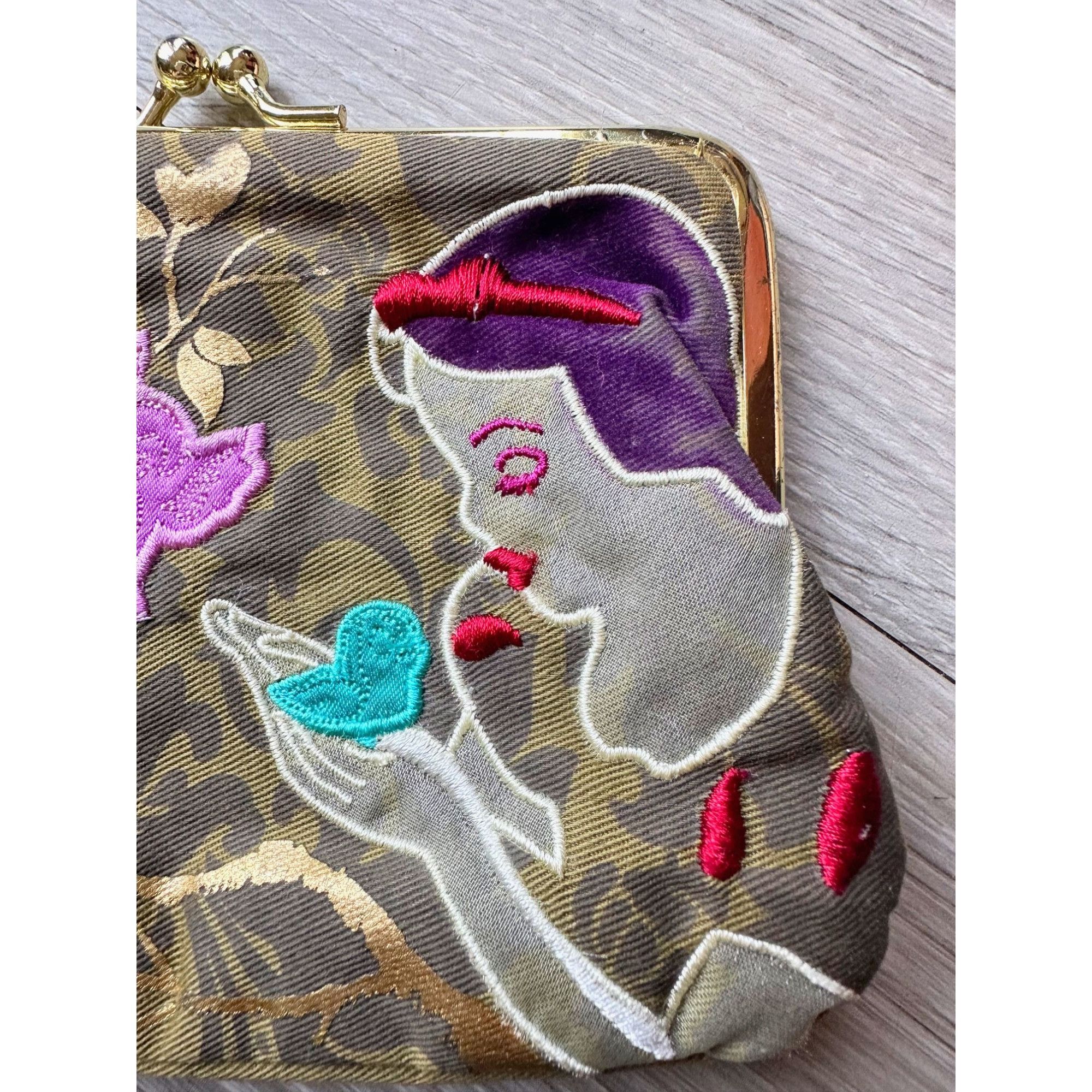 Disney Disney Couture Snow White Kisslock Coin Pouch / Change Purs Size ONE SIZE - 3 Thumbnail