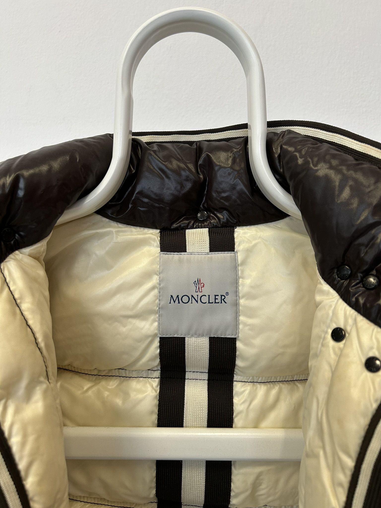 Moncler Moncler quincy hooded puffer jacket with badge Size XS / US 0-2 / IT 36-38 - 11 Thumbnail