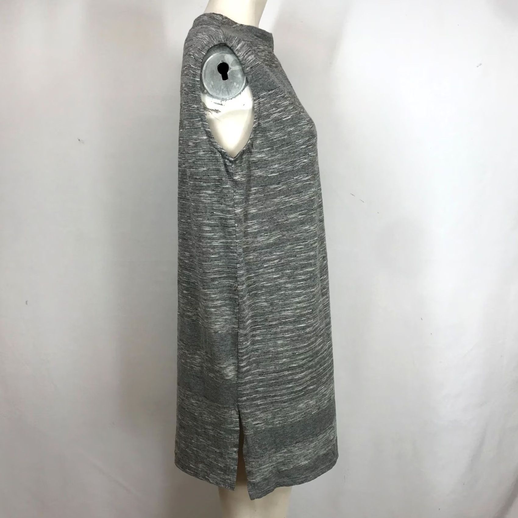 Vintage W0MEN'S LARGE GRAY SLEEVELESS TUNIC TOP COTTON BLEND ROUND NECK Size US L / EU 52-54 / 3 - 4 Thumbnail