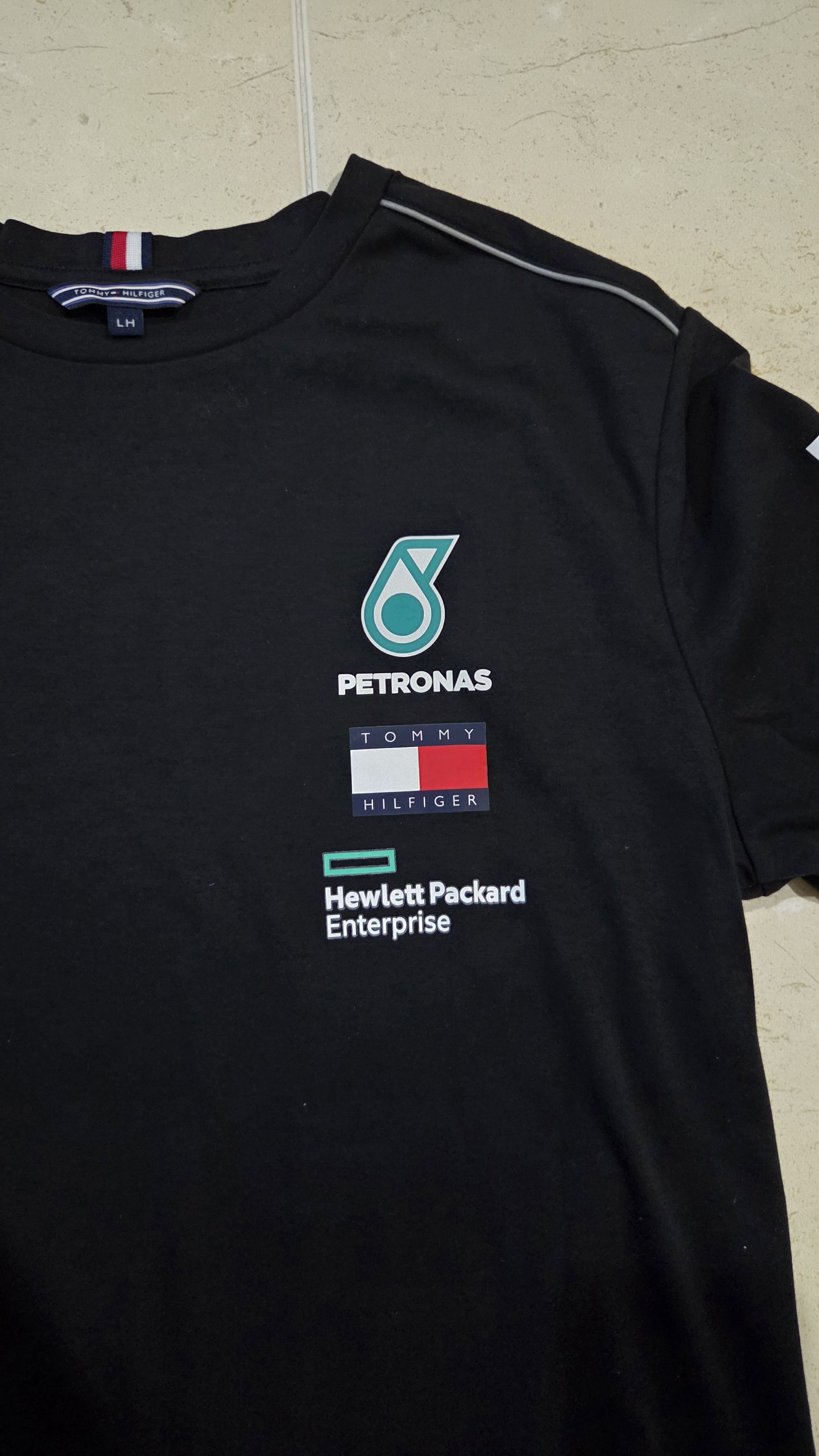 Tommy Hilfiger Lewis Hamilton Personal Driver Tee Mercedes-AMG PETRONAS F1 Size US M / EU 48-50 / 2 - 4 Thumbnail