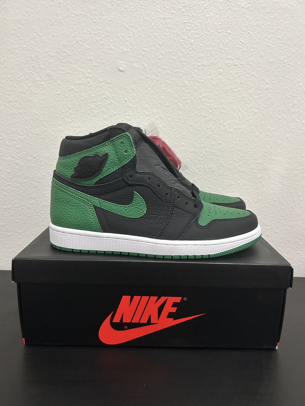 Jordan Brand Jordan 1 High Pine Green Size US 8.5 / EU 41-42 - 3 Thumbnail