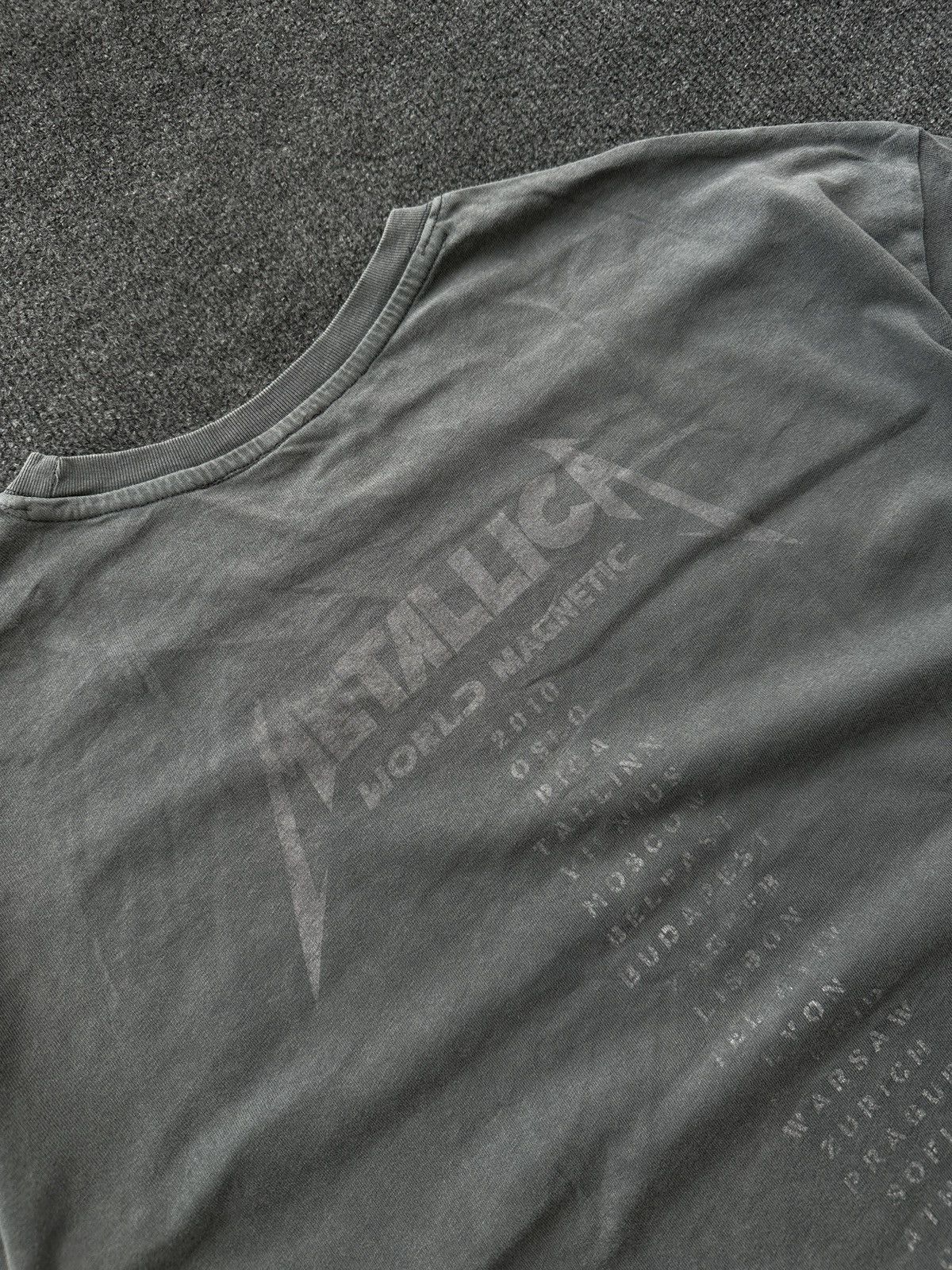 Metallica 🚨 METALLICA MEN WORLD MAGNETIC TOUR FADED GRAY LOGO Size US L / EU 52-54 / 3 - 10 Thumbnail