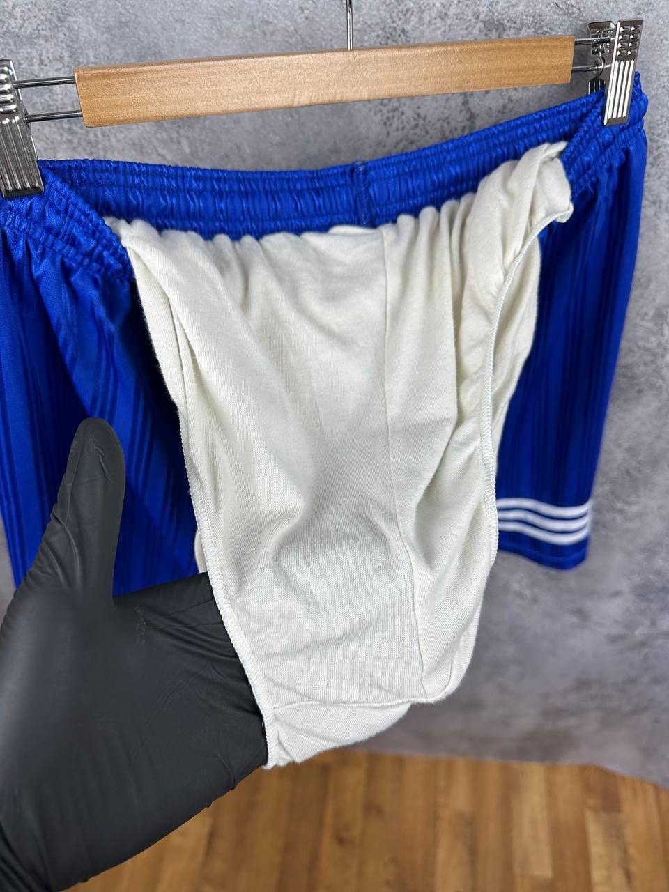 Adidas Adidas Made in England Vintage 90s Blue 3-Stripes Shorts Size US 32 / EU 48 - 9 Thumbnail