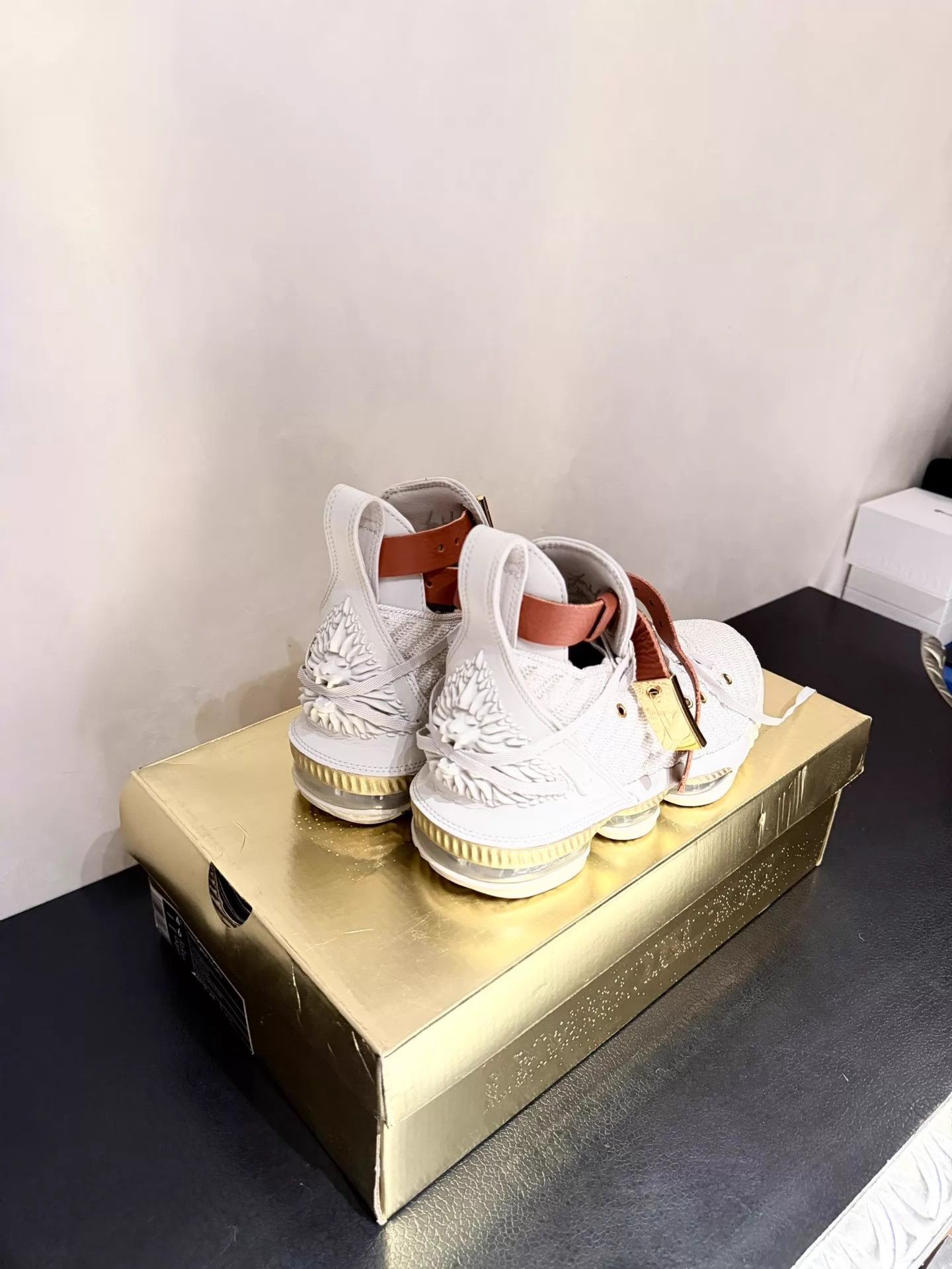 Nike Nike Lebron 16 HFR OG Cream Lion Tail Women's High Size US 6 / IT 36 - 2 Thumbnail