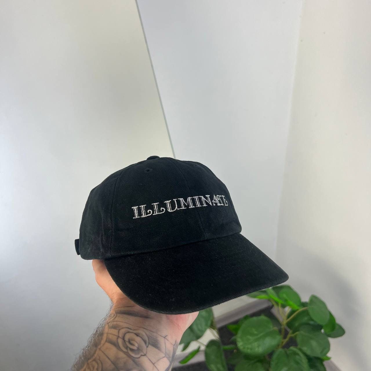 Vintage Vintage Illuminate Big Embroidered Logo Baseball Cap Size ONE SIZE - 1 Thumbnail