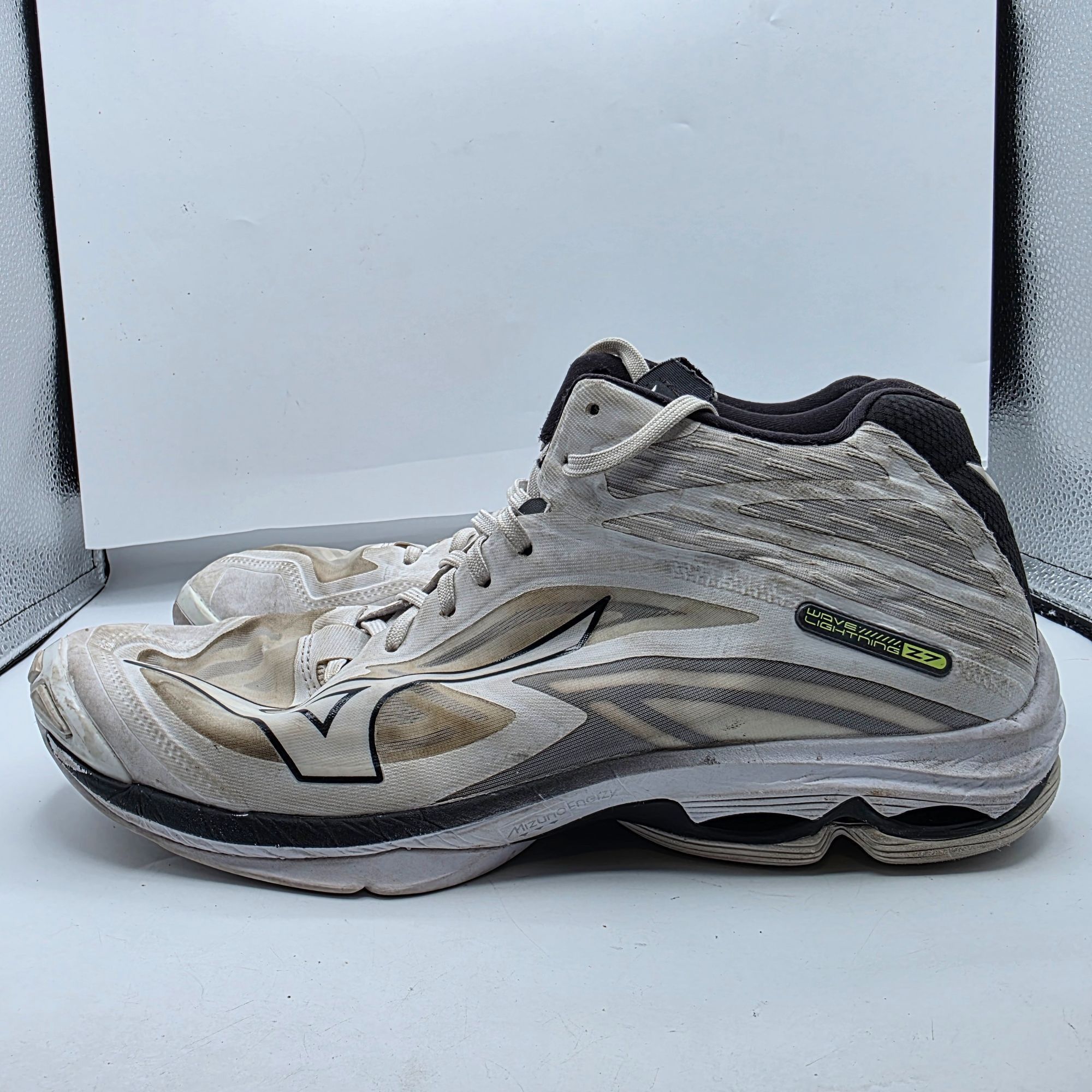 Mizuno Mizuno Wave Lightning Z7 Mens Size 11 Volleyball Shoes White Size US 11 / EU 44 - 13 Thumbnail