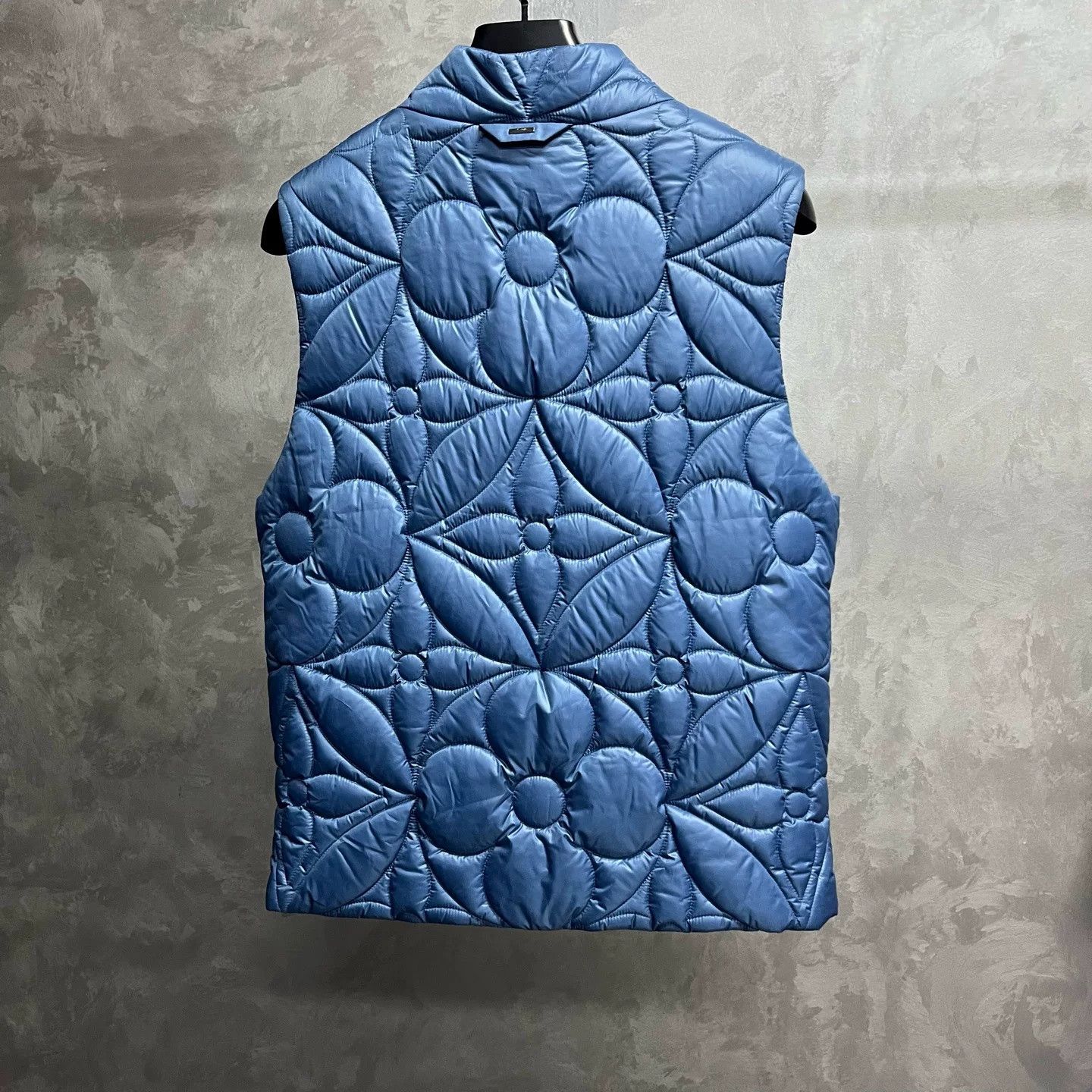 Louis Vuitton Louis Vuitton Blue Floral Padded Vest Size US S / EU 44-46 / 1 - 6 Thumbnail