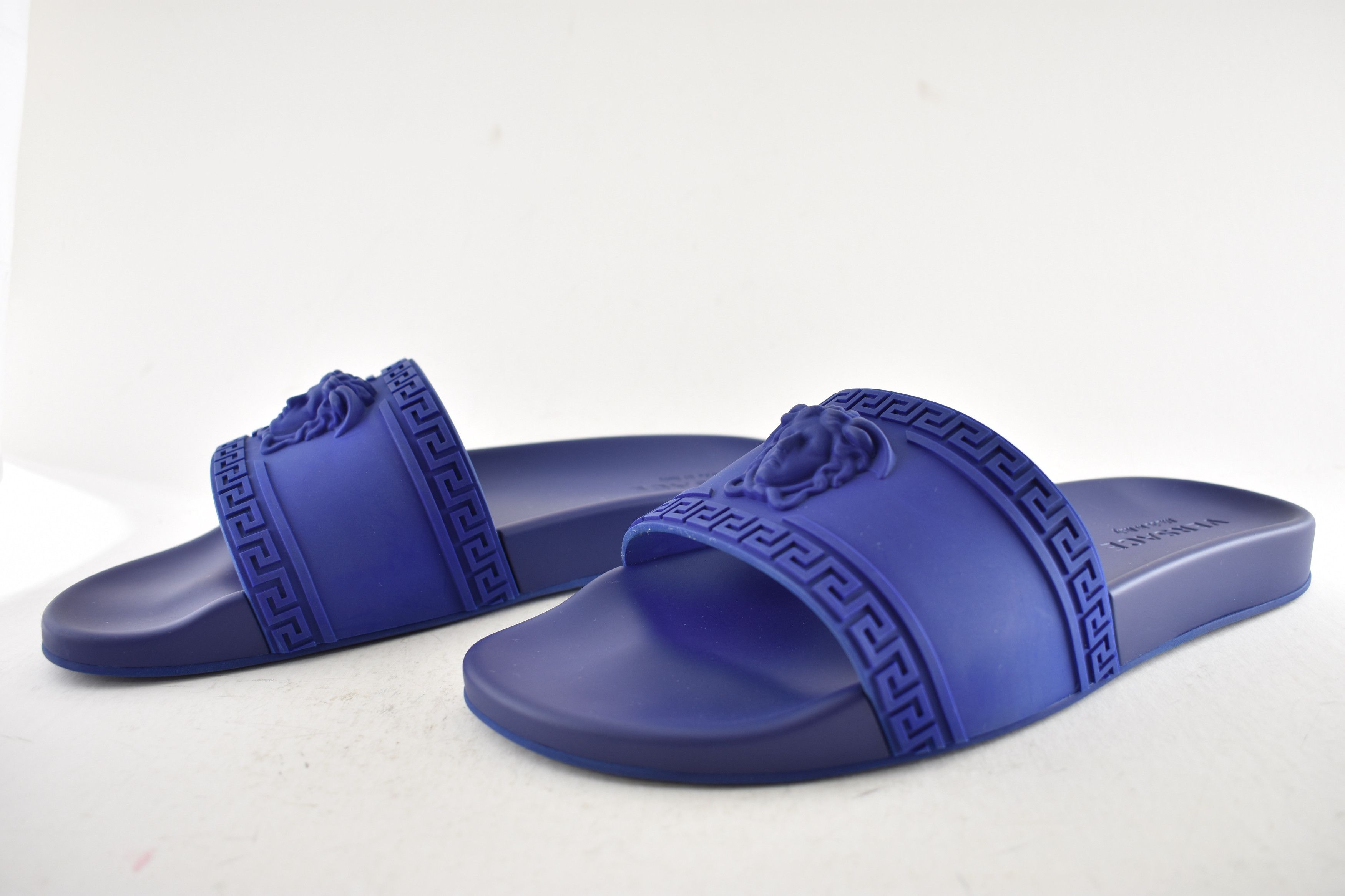 Versace Medusa Rubber Logo Slide Pool Sandal Flip Flop Flat 44 11 Size US 11 / EU 44 - 13 Thumbnail