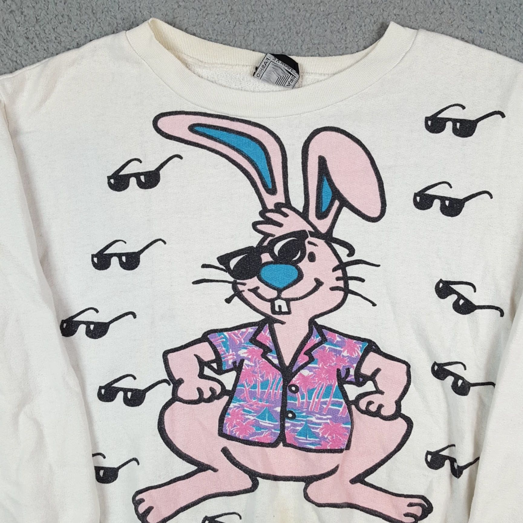 Vintage VINTAGE Fashion Square Sweatshirt Shirt Unisex Adults White 80s 90s Hawaiian Bunny Pullover Crewneck Size S Size US S / EU 44-46 / 1 - 2 Thumbnail
