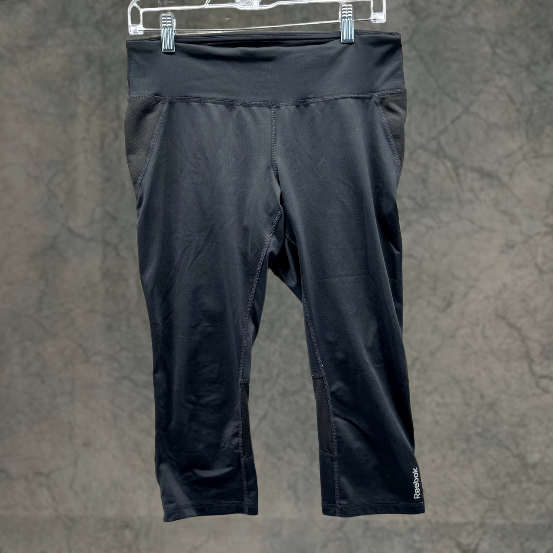 Reebok Reebok Pants Womens Medium Black Leggings Capri High Rise Yoga Gym Athletic | Capris | 28 in Waist | Black | XS-XL? Size 32" / US 10 / IT 46 - 1 Thumbnail