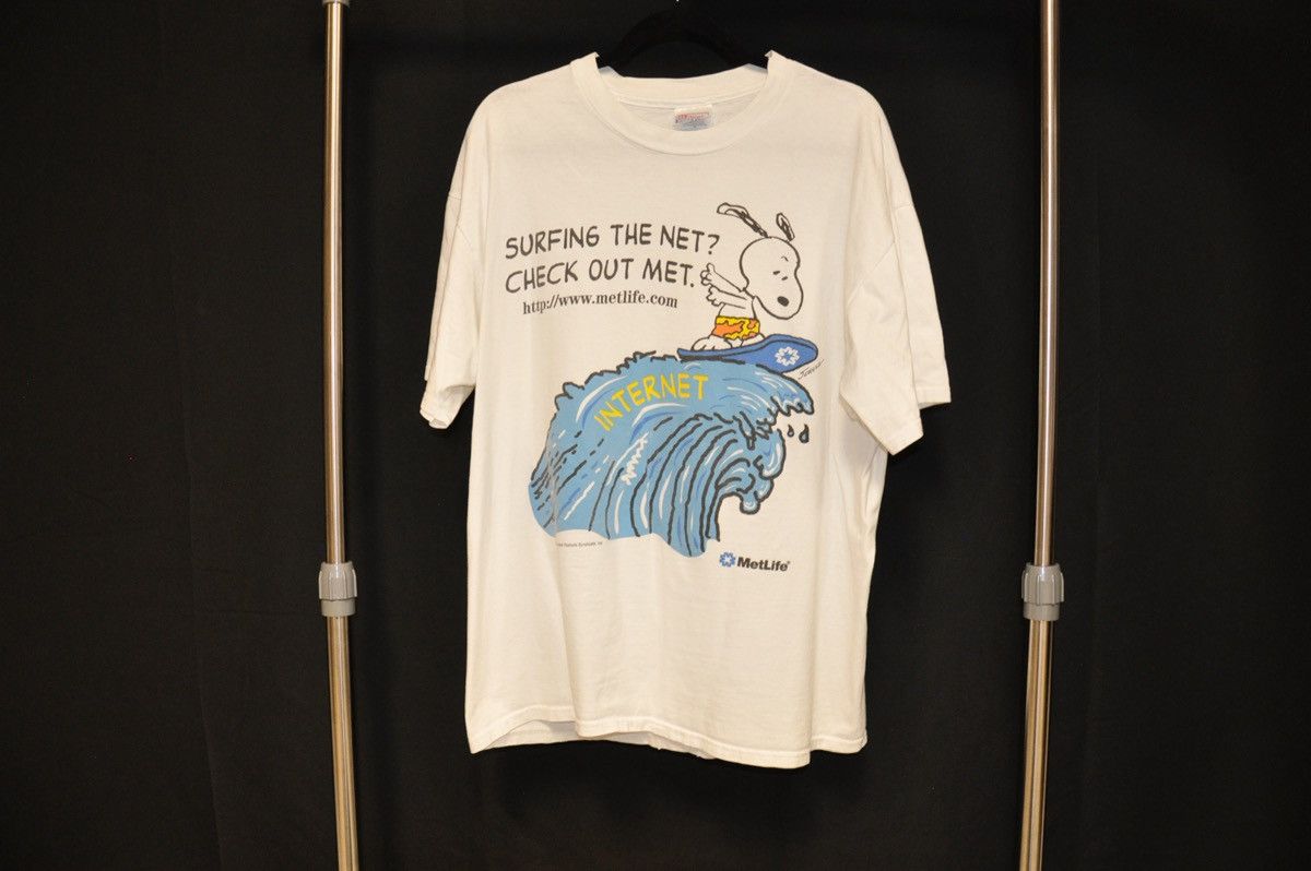 Vintage Vintage 90s Snoopy x MetLife “Surfing the Net” Internet Tee Size US XL / EU 56 / 4 - 1 Thumbnail