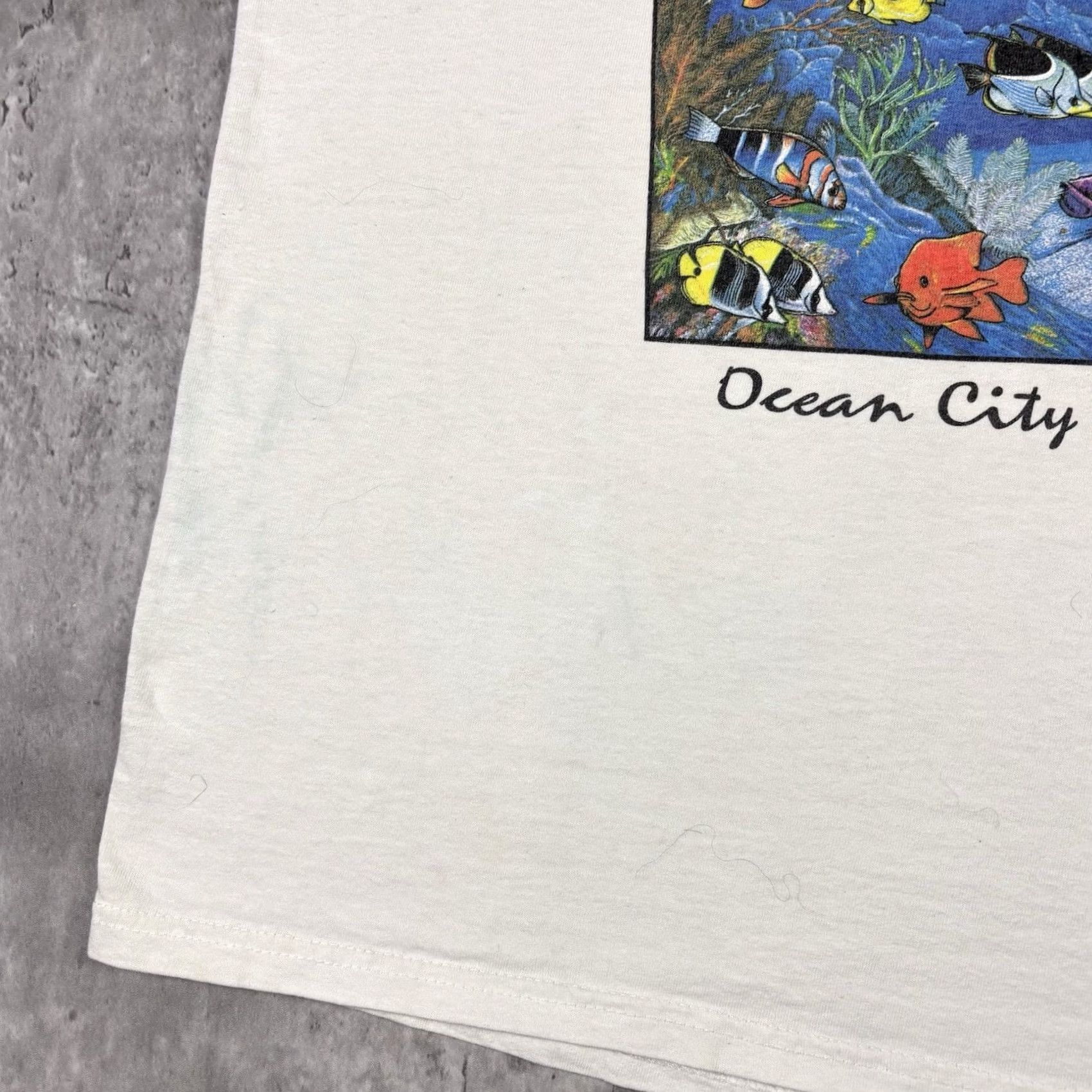 Gildan VINTAGE Gildan Ocean City Jamaica USA Fish Ocean Art T Shirt XL White Crew Neck Short Sleeve Graphic Print Men's Size US XL / EU 56 / 4 - 5 Thumbnail