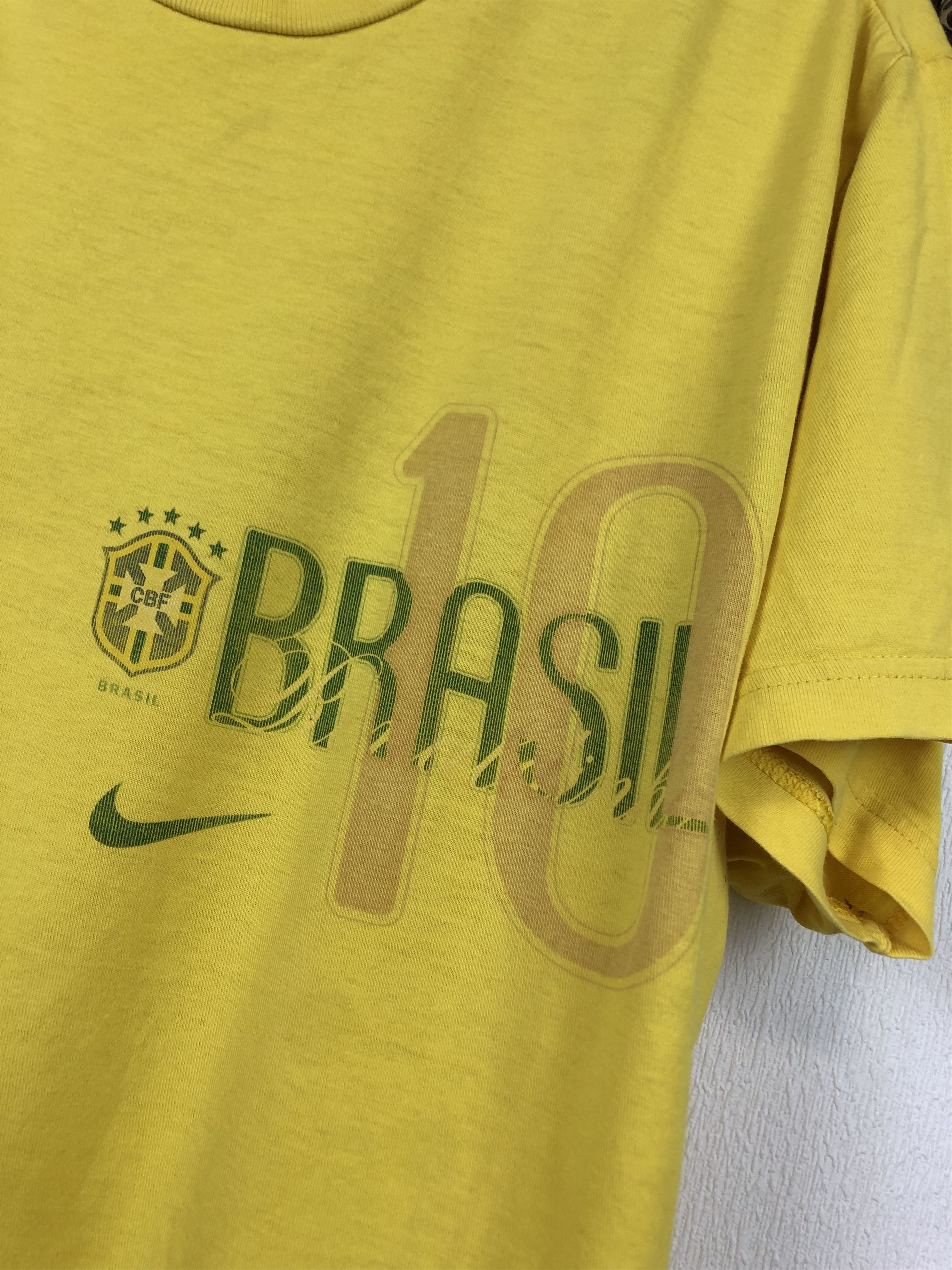 Nike Vintage Brazil Train Football Shirt #10 Ronaldinho Rare Size US XL / EU 56 / 4 - 9 Thumbnail