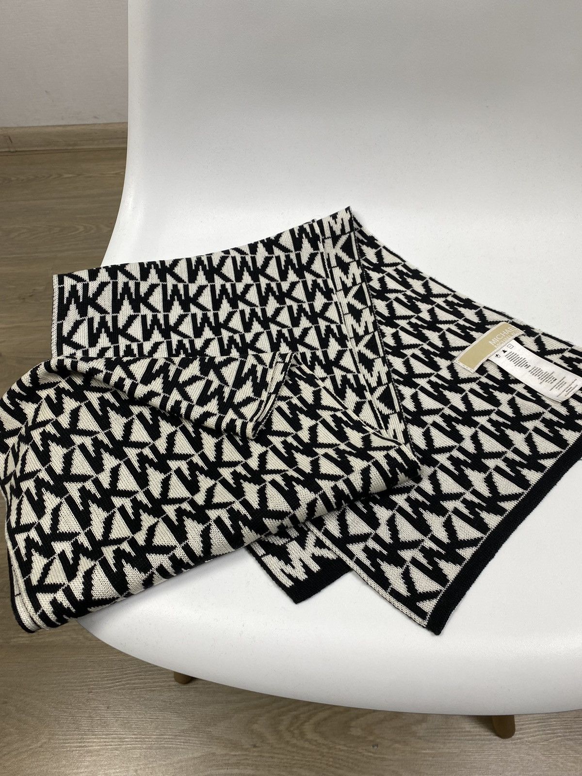 Michael Kors Michael Kors Beanie + Scarf Set Monogram Size ONE SIZE - 2 Thumbnail