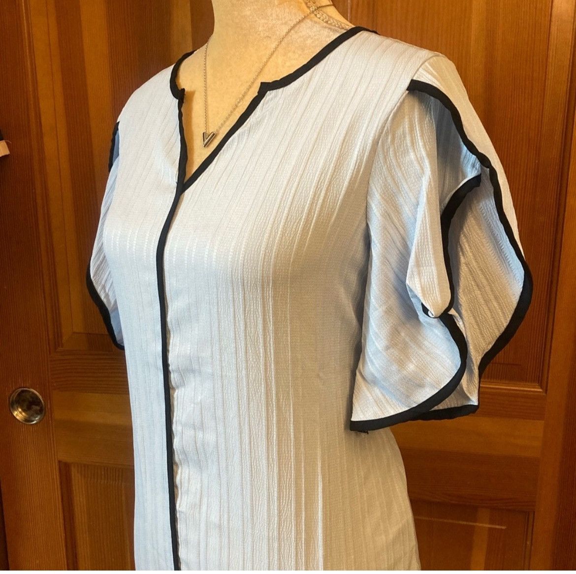 Designer × Other Nwt, Lavishly Paris Women’s Petal Sleeve Blouse Size S / US 4 / IT 40 - 7 Thumbnail