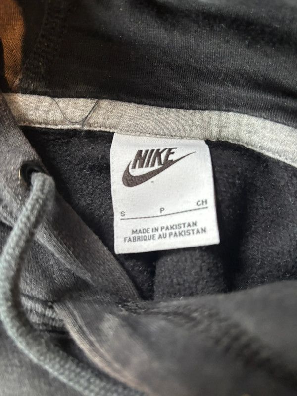 Nike Nike Hoodie – Black & in Great Condition! Size US M / EU 48-50 / 2 - 3 Thumbnail