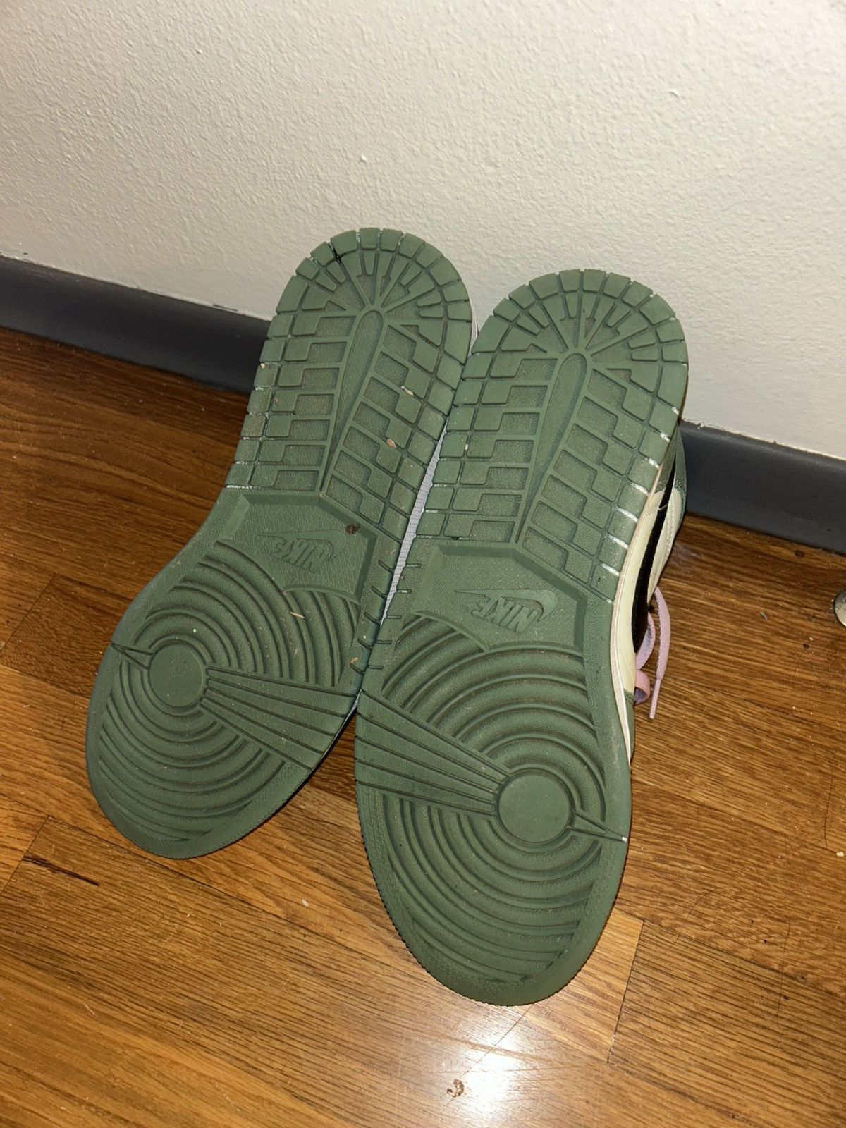 Jordan Brand × Nike Jordan 1 Dutch Green mids Size US 9.5 / EU 42-43 - 3 Thumbnail