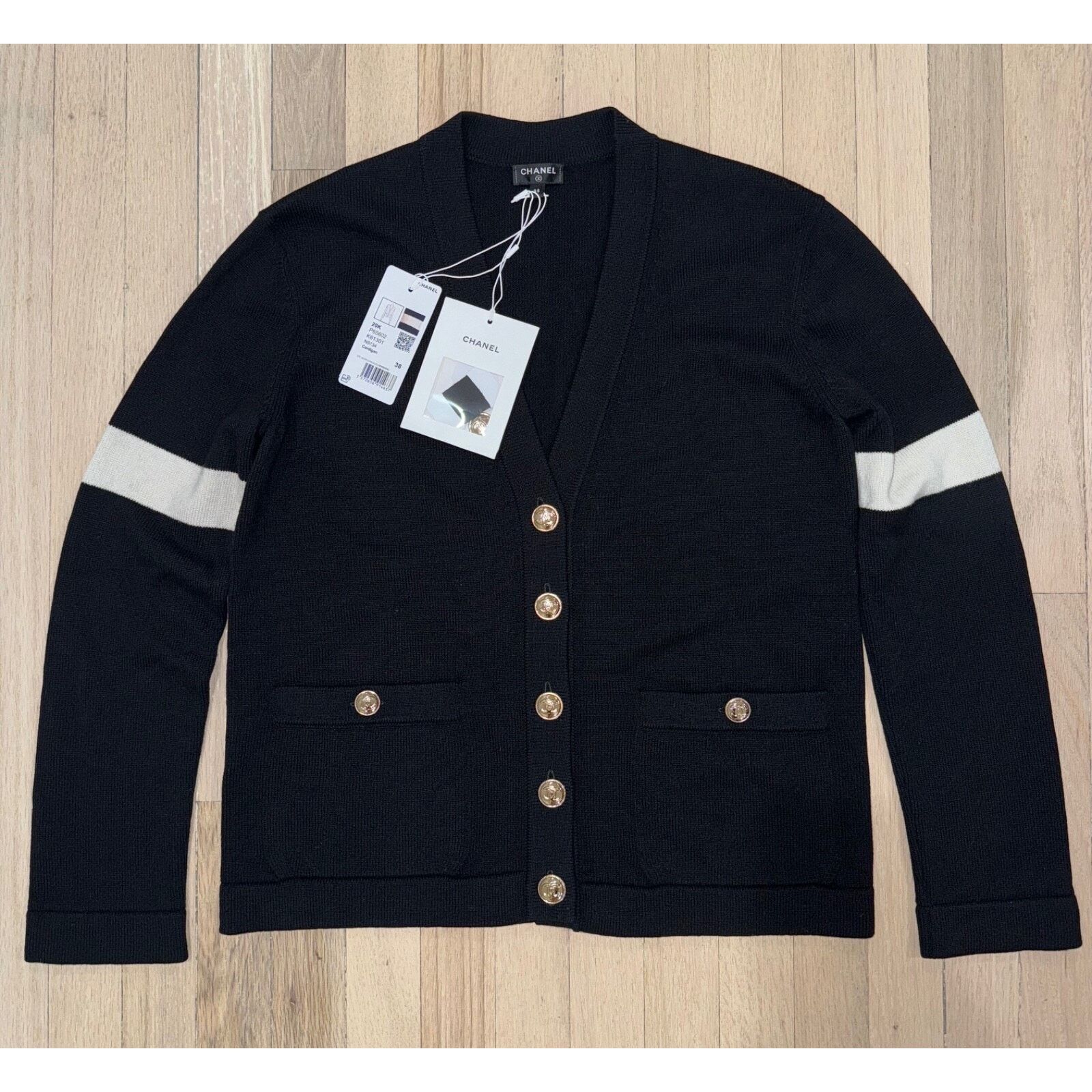 Chanel Chanel 20K Black Cashmere White Gold CC Logo Long Sleeve Size XS / US 0-2 / IT 36-38 - 2 Thumbnail