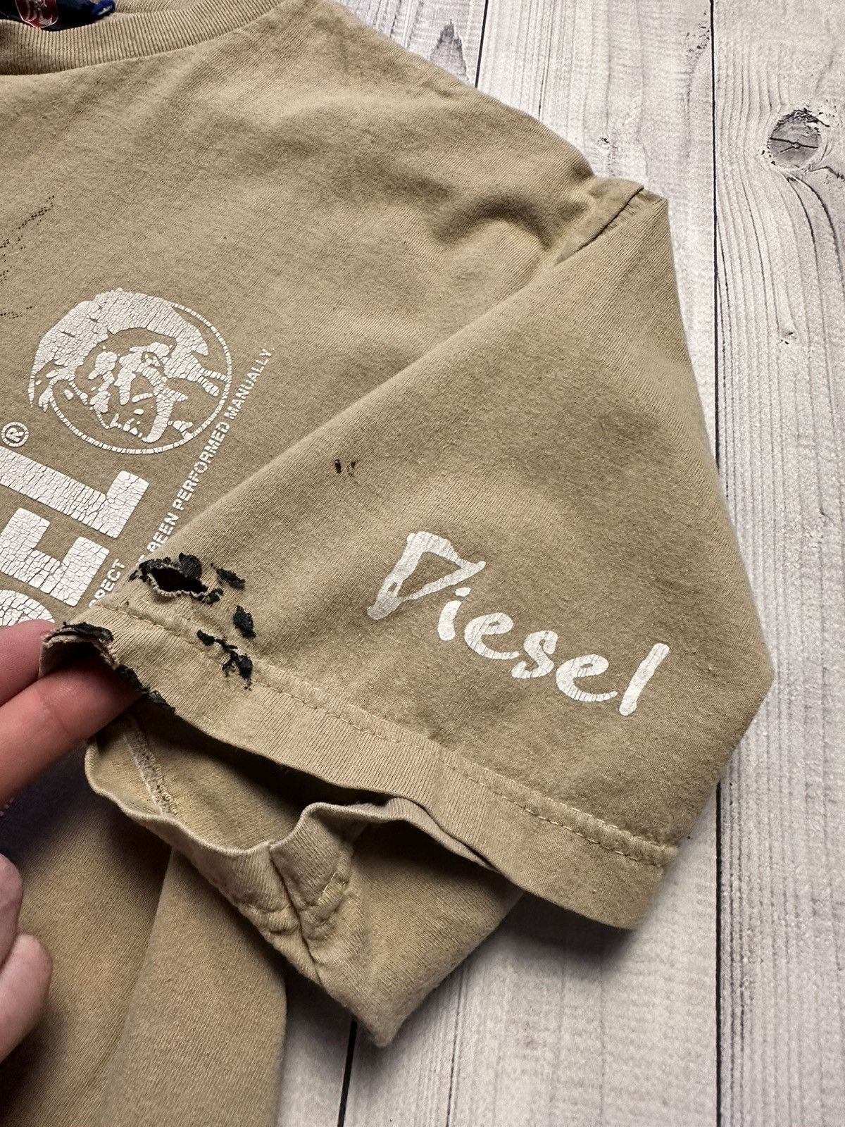 Diesel Vintage Diesel Beige tee big logo size L rare distressed Size US L / EU 52-54 / 3 - 6 Thumbnail
