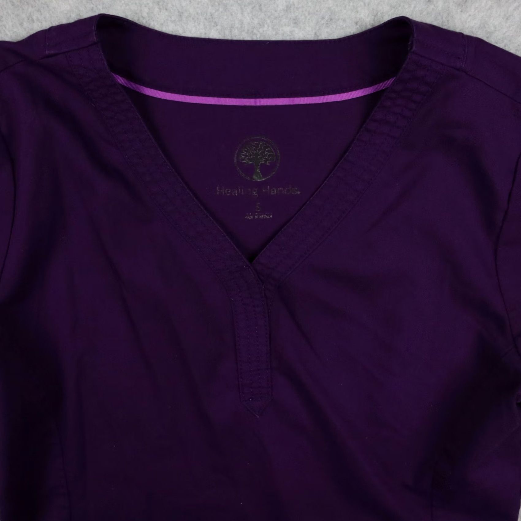 Vintage Healing Hands Scrub Top Womens Small V-Neck Medical Uniform Purple Short Sleeve Shirt Womens Small Purple Size S / US 4 / IT 40 - 2 Thumbnail
