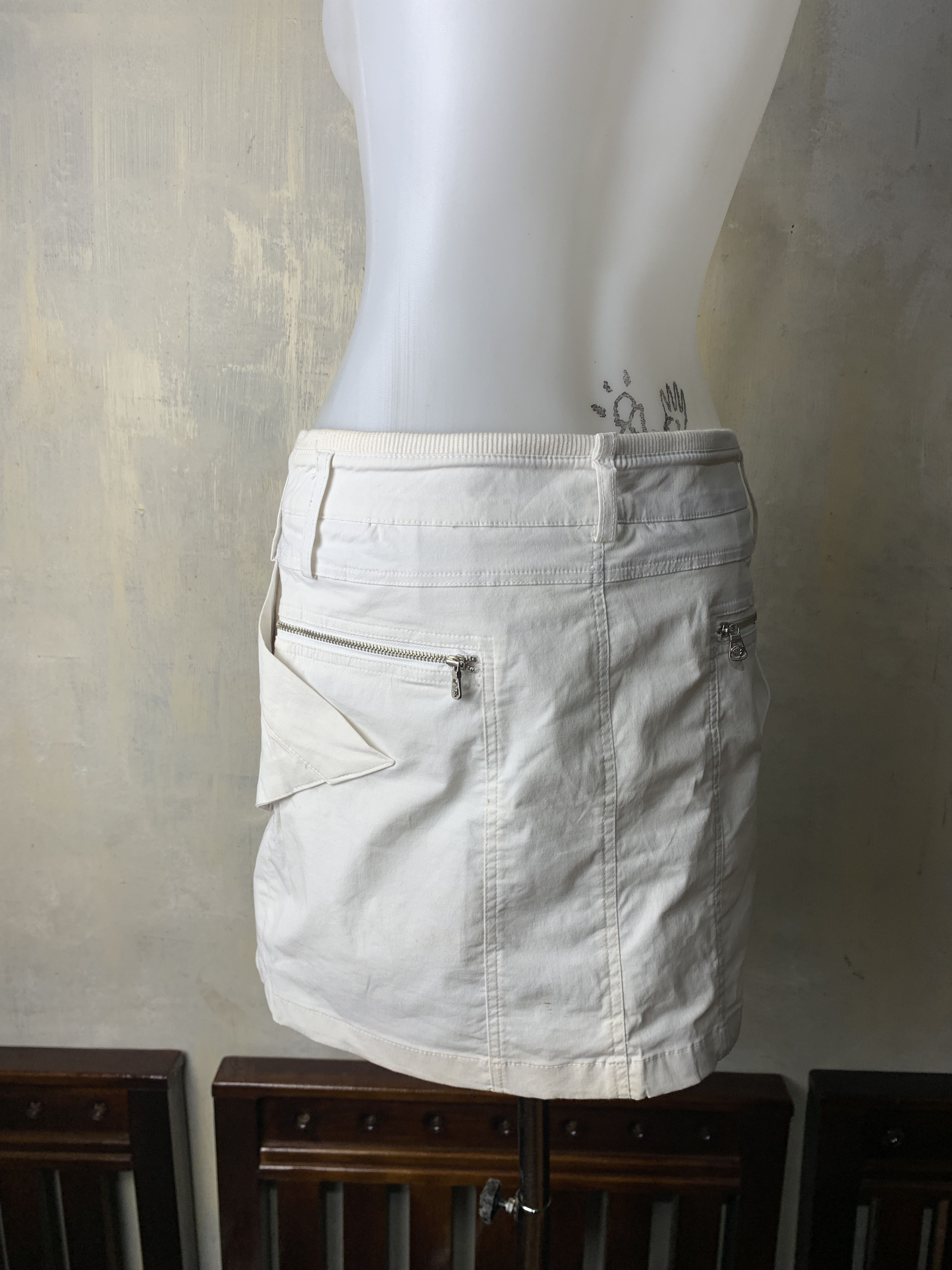 Warner Bros Warner Bros Golf Bugs Bunny White Skorts (29) Size 29" - 3 Thumbnail
