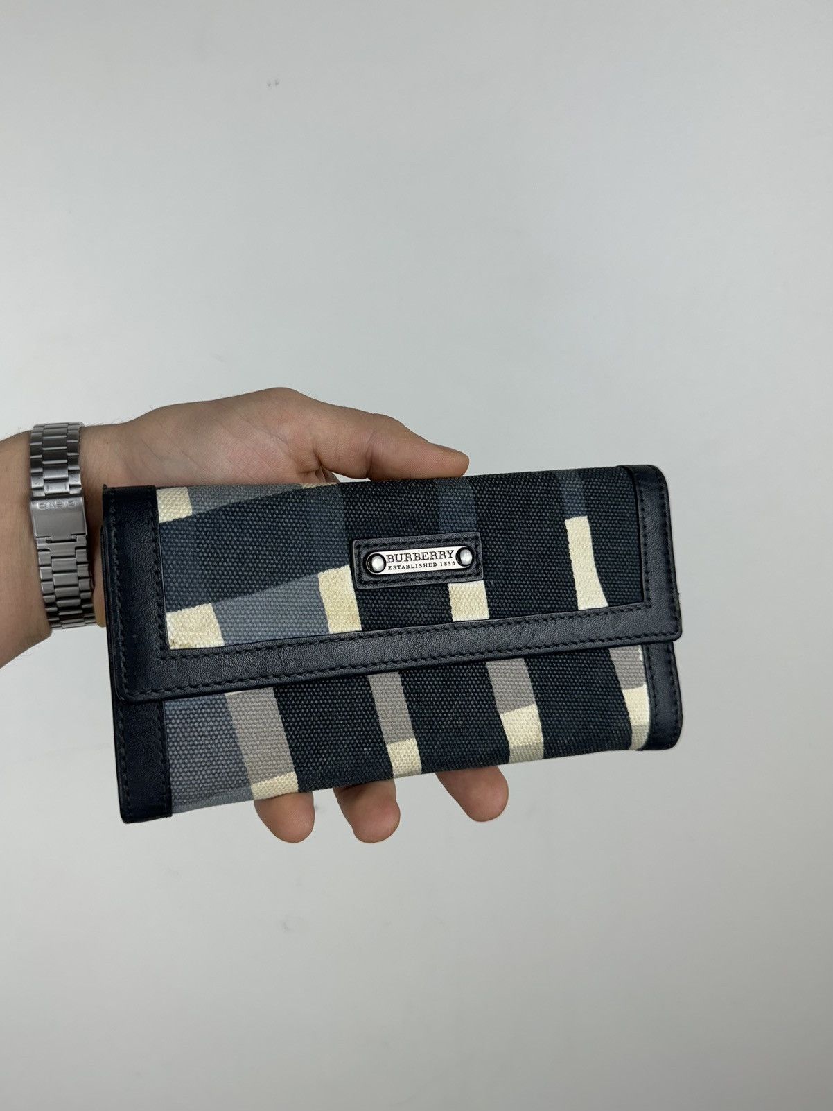 Burberry × Leather × Vintage Vintage rare leather wallet Burberry original casual item Size ONE SIZE - 1 Thumbnail