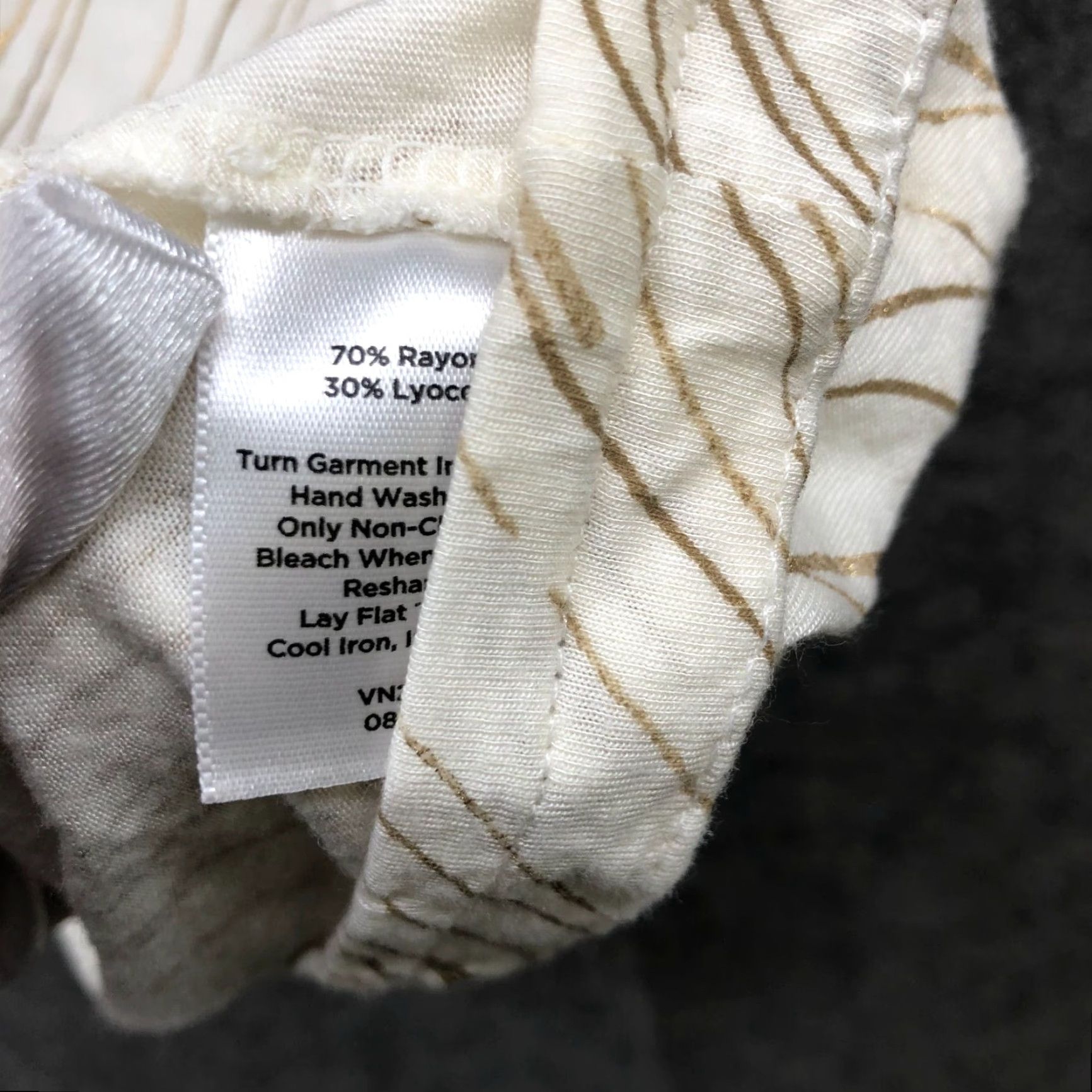 Talbots VINTAGE Talbots Tank Top Womens Small S Cream Gold Metallic Lyocell Jersey Stretchy Casual Size S / US 4 / IT 40 - 6 Thumbnail