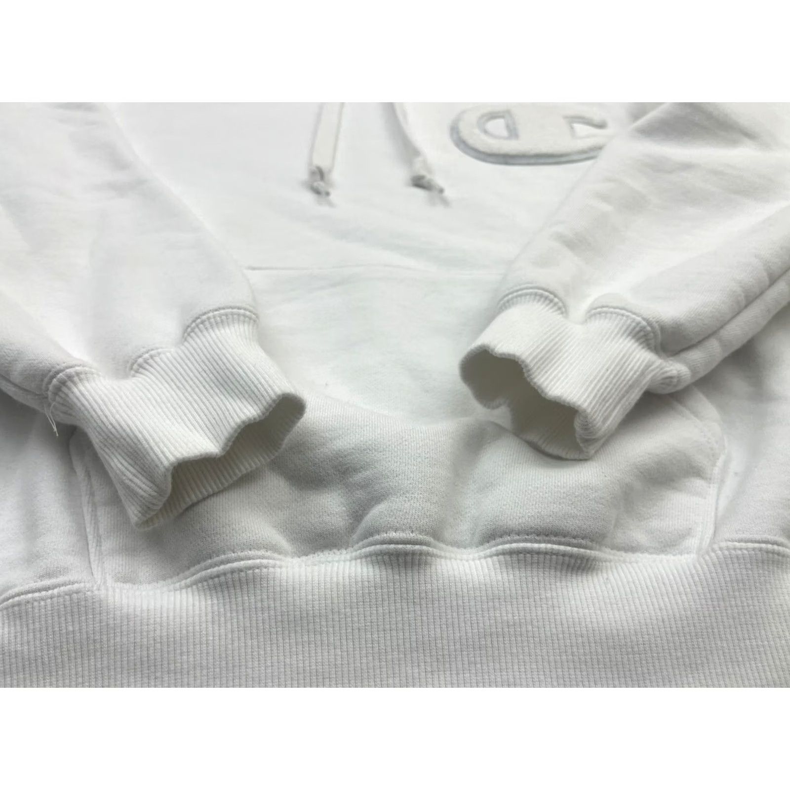 Champion VINTAGE Champion Hoodie Womens S White Fleece Pullover Y2K Logo Japanese Size S / US 4 / IT 40 - 4 Thumbnail