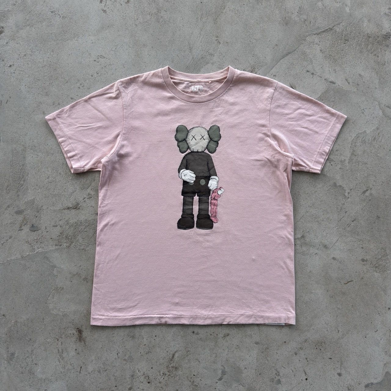 Uniqlo Uniqlo UT Kaws BFF Graphic Pink T-Shirt Medium Tee Size M Size US M / EU 48-50 / 2 - 1 Thumbnail