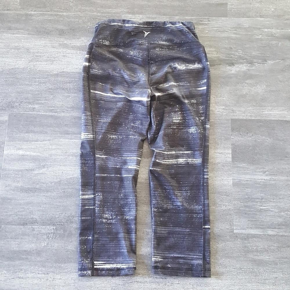 Old Navy Black Grey Lined Fitted Athletic Capri Size 28" / US 6 / IT 42 - 2 Thumbnail