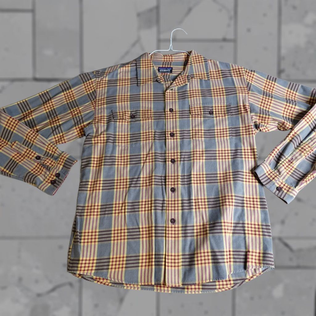 Patagonia Patagonia Shirt Large Beige Gray Plaid Flannel Shirt Mens L Beige Patagonia Shirt Shirt Casual Travel Size US L / EU 52-54 / 3 - 1 Thumbnail