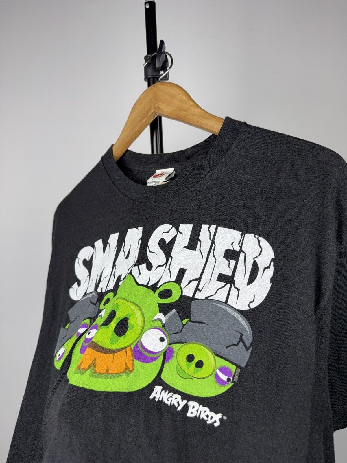 Vintage 00s Angry Birds Game “Smashed” Pigs Graphic Tee Black L Size US L / EU 52-54 / 3 - 7 Thumbnail