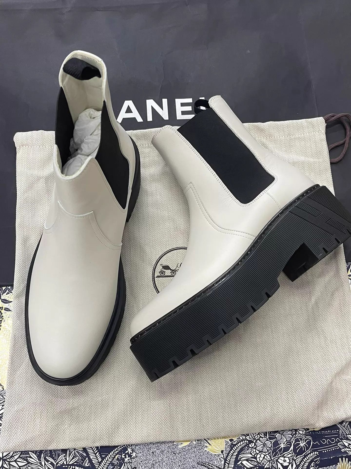 Hermes Hermes Black & White Color Blocked Chelsea Boots EU 38 Size US 7.5 / IT 37.5 - 1 Thumbnail