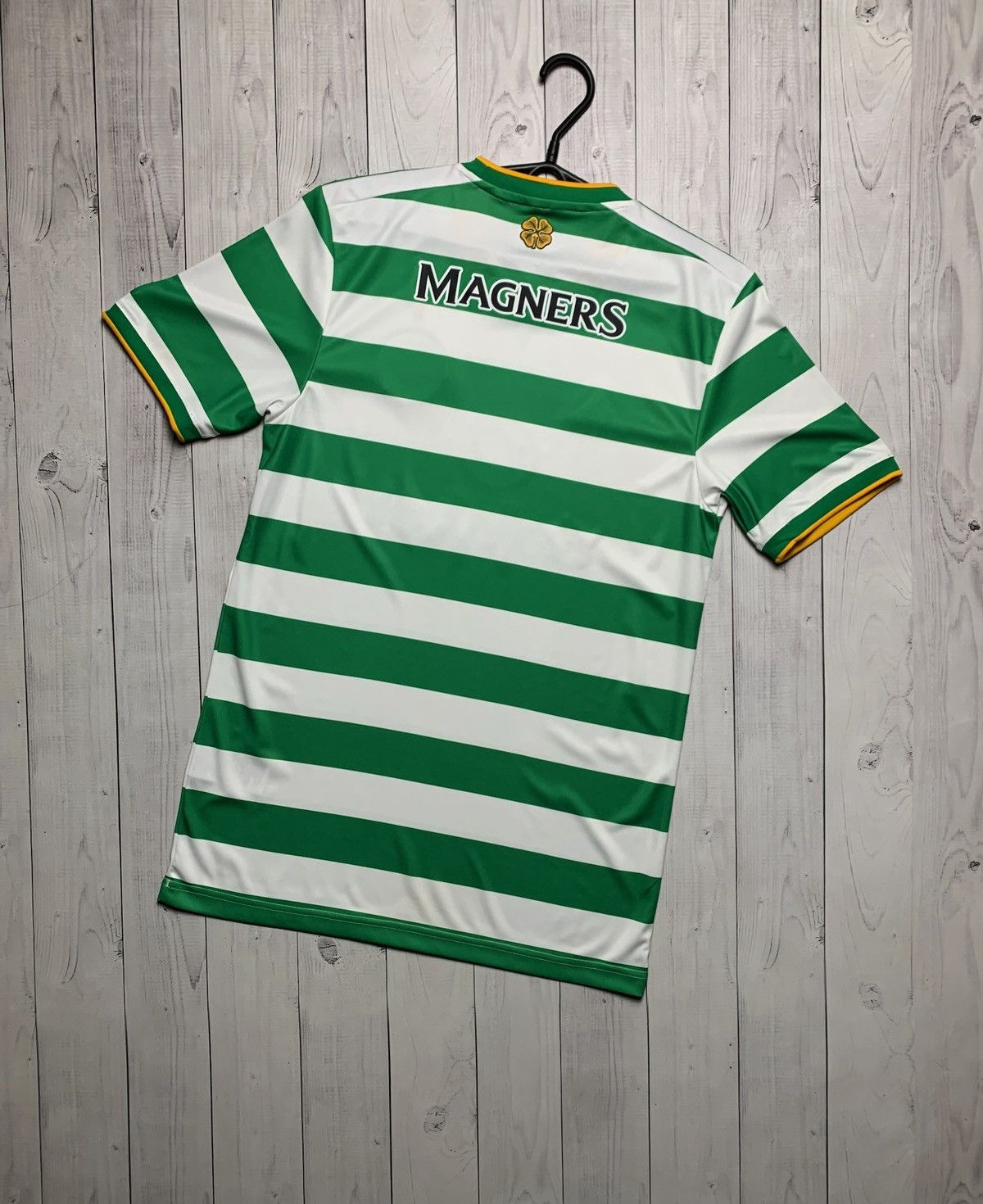 Adidas × Vintage Vintage adidas Celtic soccer jersey size S Size US S / EU 44-46 / 1 - 6 Thumbnail