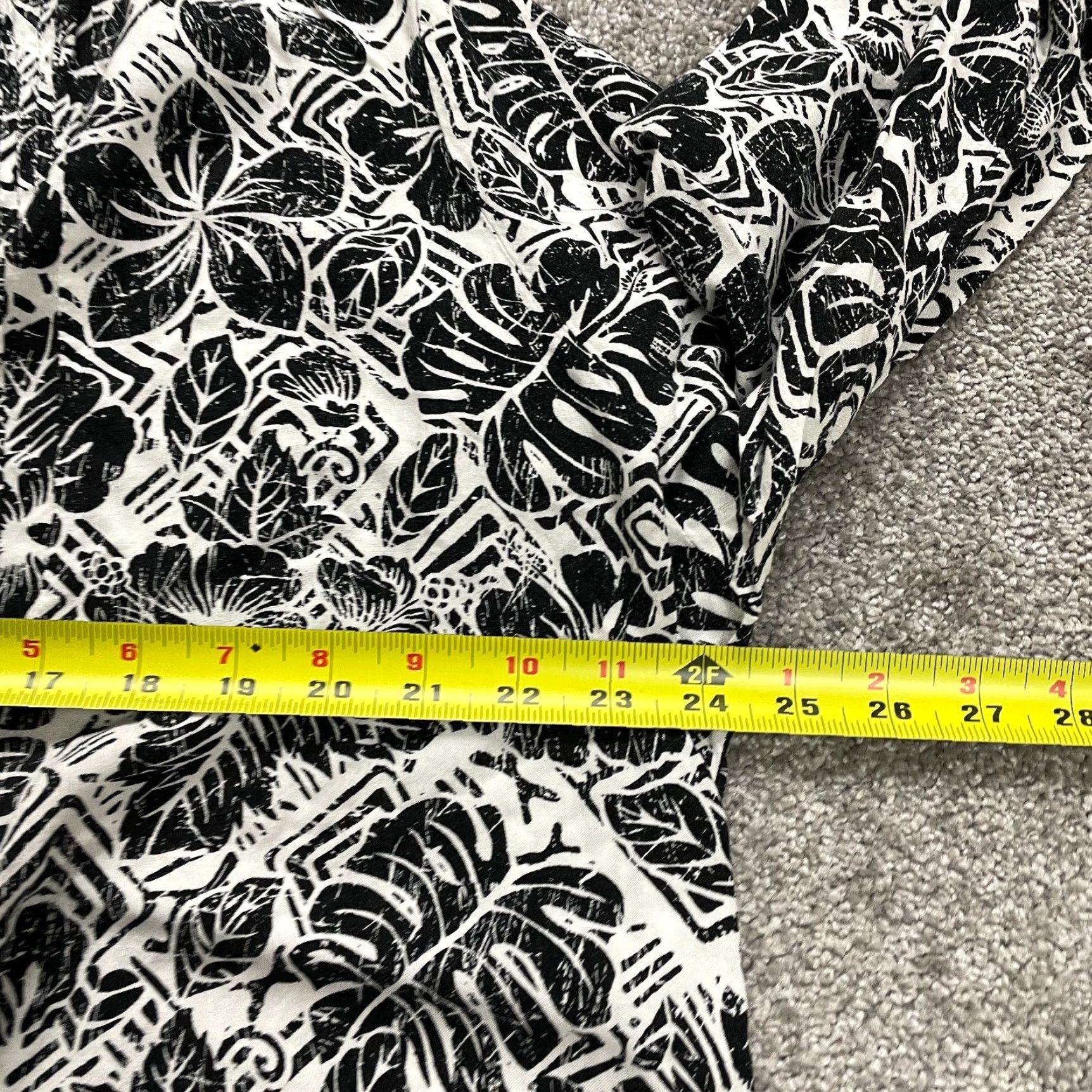 Avenue VINTAGE Avenue Women's Button-Down Blouse Shirt Plus 22 Floral Long Sleeve Knit Casual Top Black White Size 3XL / US 20-22 - 7 Thumbnail