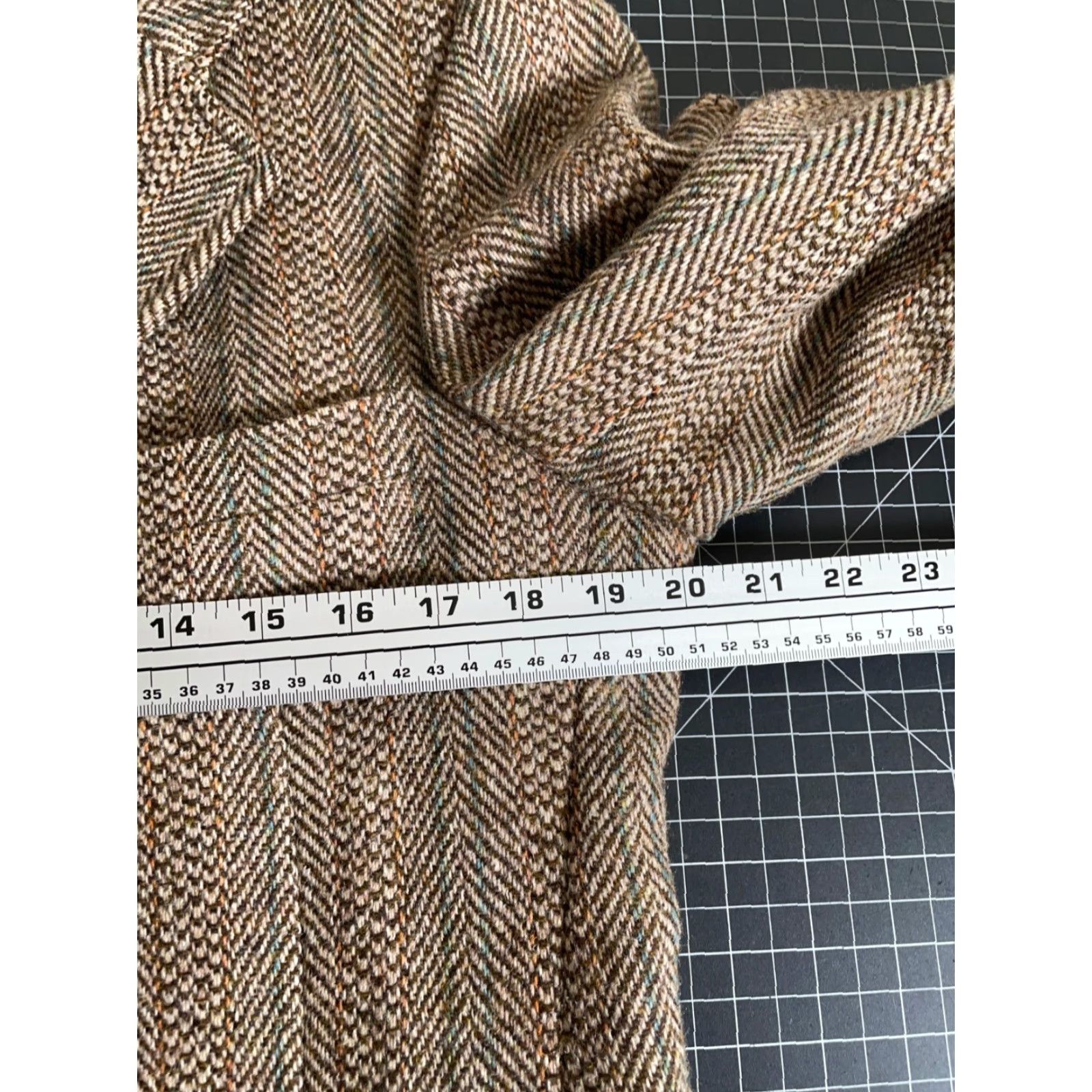 Harris Tweed VINTAGE Harris Tweed Blazer Mens 39 Regular Brown Herringbone 3 Button Jacket Scottish Wool Tweed Notch Lapel Classic Preppy Mens Size 40R - 6 Thumbnail