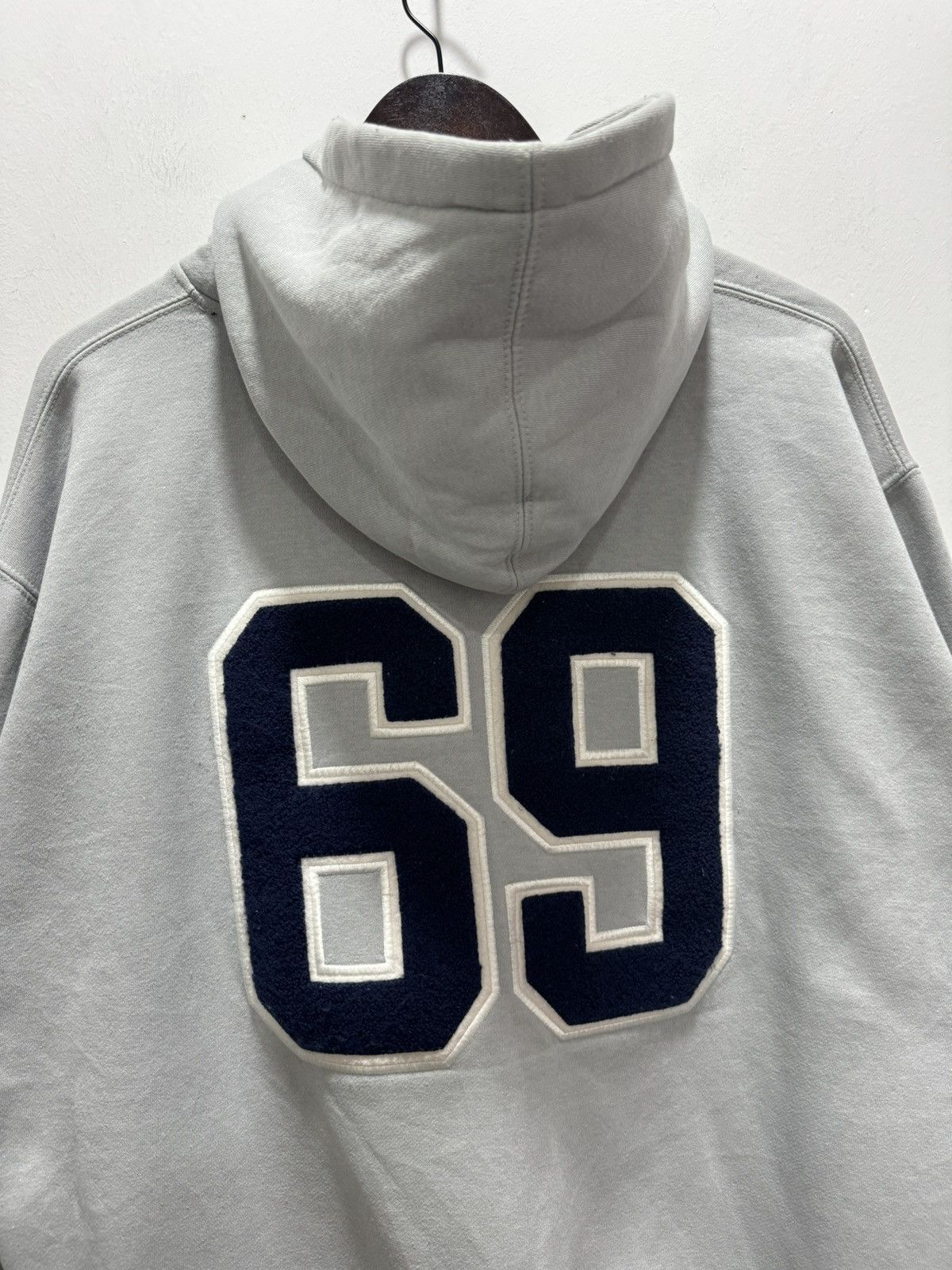 Japanese Brand VINTAGE SKATEBOARD STYLE PLAYER 69 EMBROIDERED LOGO HOODIE Size US XL / EU 56 / 4 - 12 Thumbnail