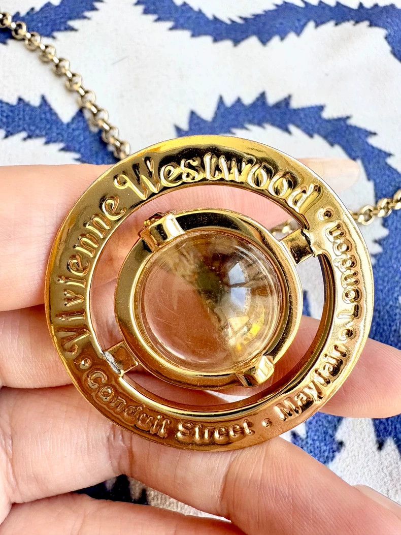 Vivienne Westwood Vivienne Westwood Large Gold Orb Earth Planet Necklace Size ONE SIZE - 9 Thumbnail
