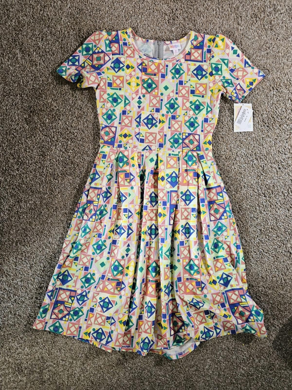 Other NWT LuLaRoe Dress Medium Amelia Yellow Short Sleeve Pleated Size M / US 6-8 / IT 42-44 - 1 Thumbnail
