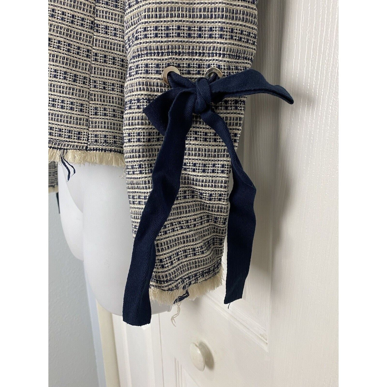 Club Monaco CLUB MONACO Parelle Manteaux Cropped Zip Jacket Tweed Bows Size XS / US 0-2 / IT 36-38 - 3 Thumbnail