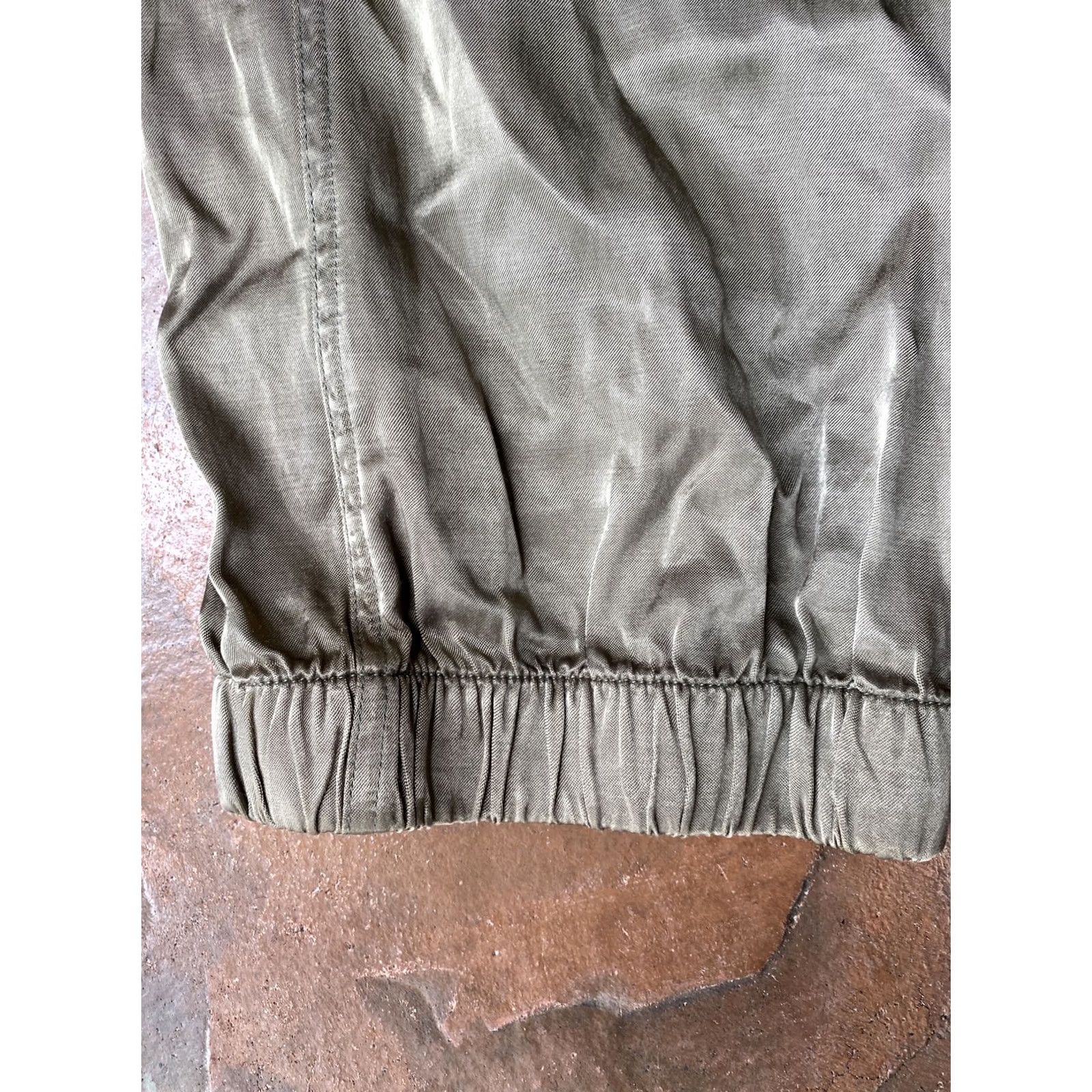 Olive VINTAGE Z. CAVARICCI Cargo Joggers Satin Olive Green Pants Womens Size 1 Size 25" / US 0 / IT 36 - 7 Thumbnail