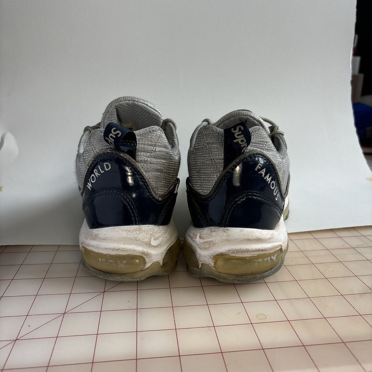 Nike × Supreme Nike x Supreme Air Max 98 - Obsidian/Grey Size US 10 / EU 43 - 3 Thumbnail